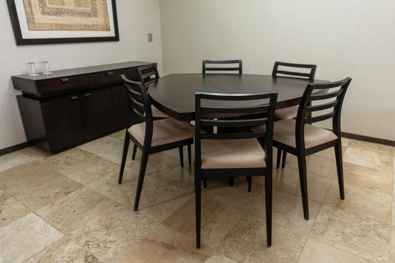 One-Bedroom Suite - Photo 2