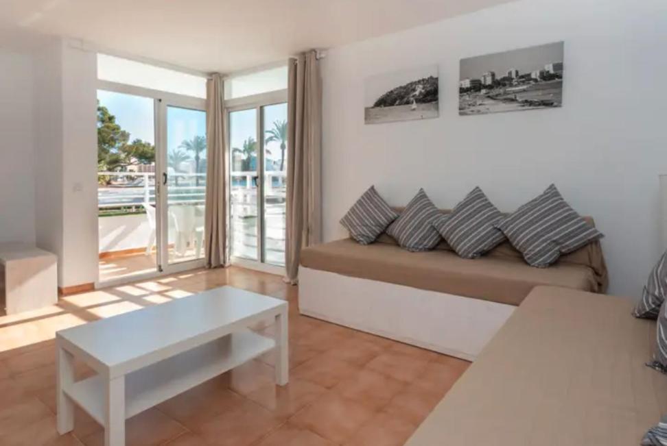 Apartment With Sea View photo 2