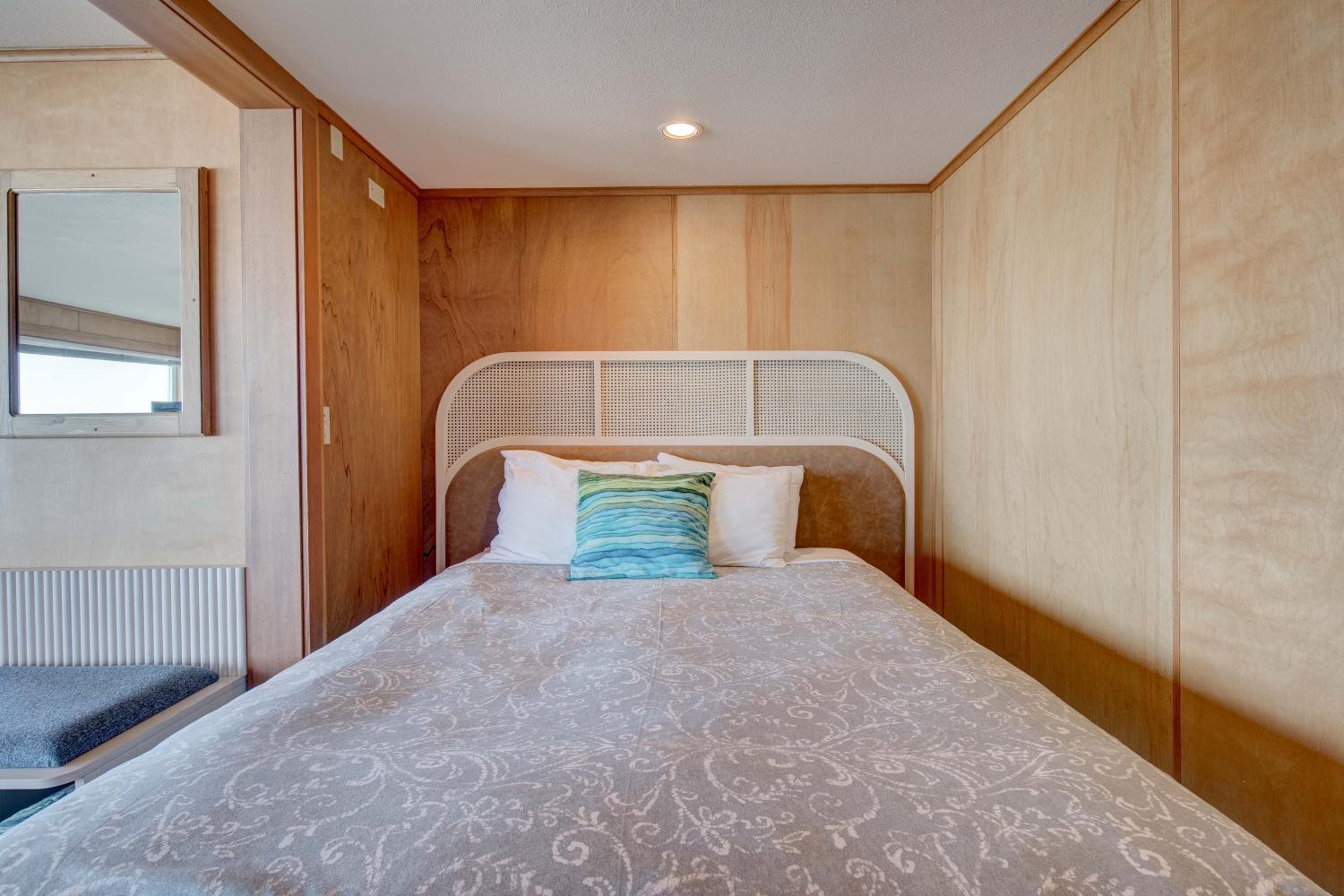 Romance Jacuzzi Oceanview Cottage w/Kitchen