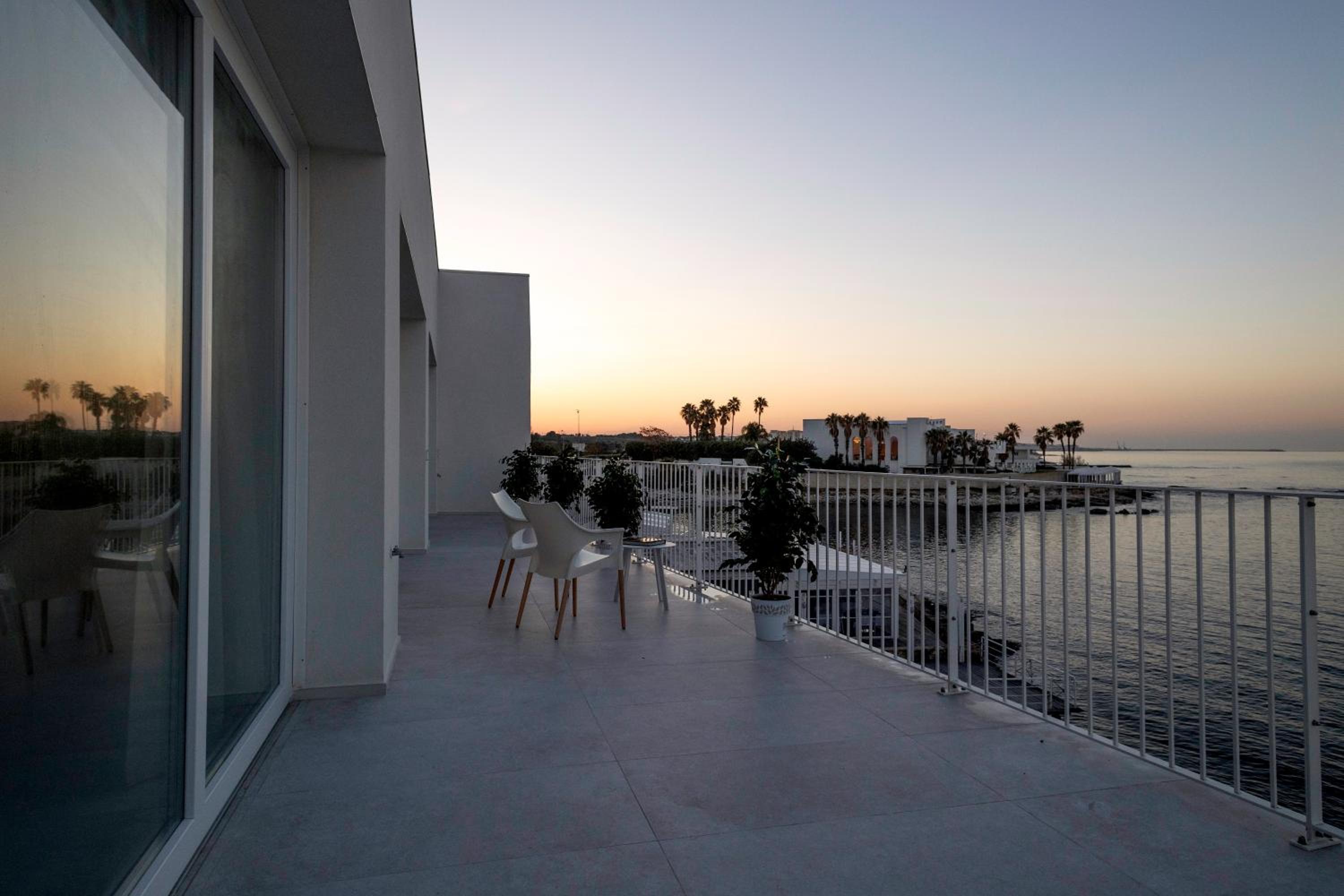 One-Bedroom Apartment with Balcony and Sea View photo 2