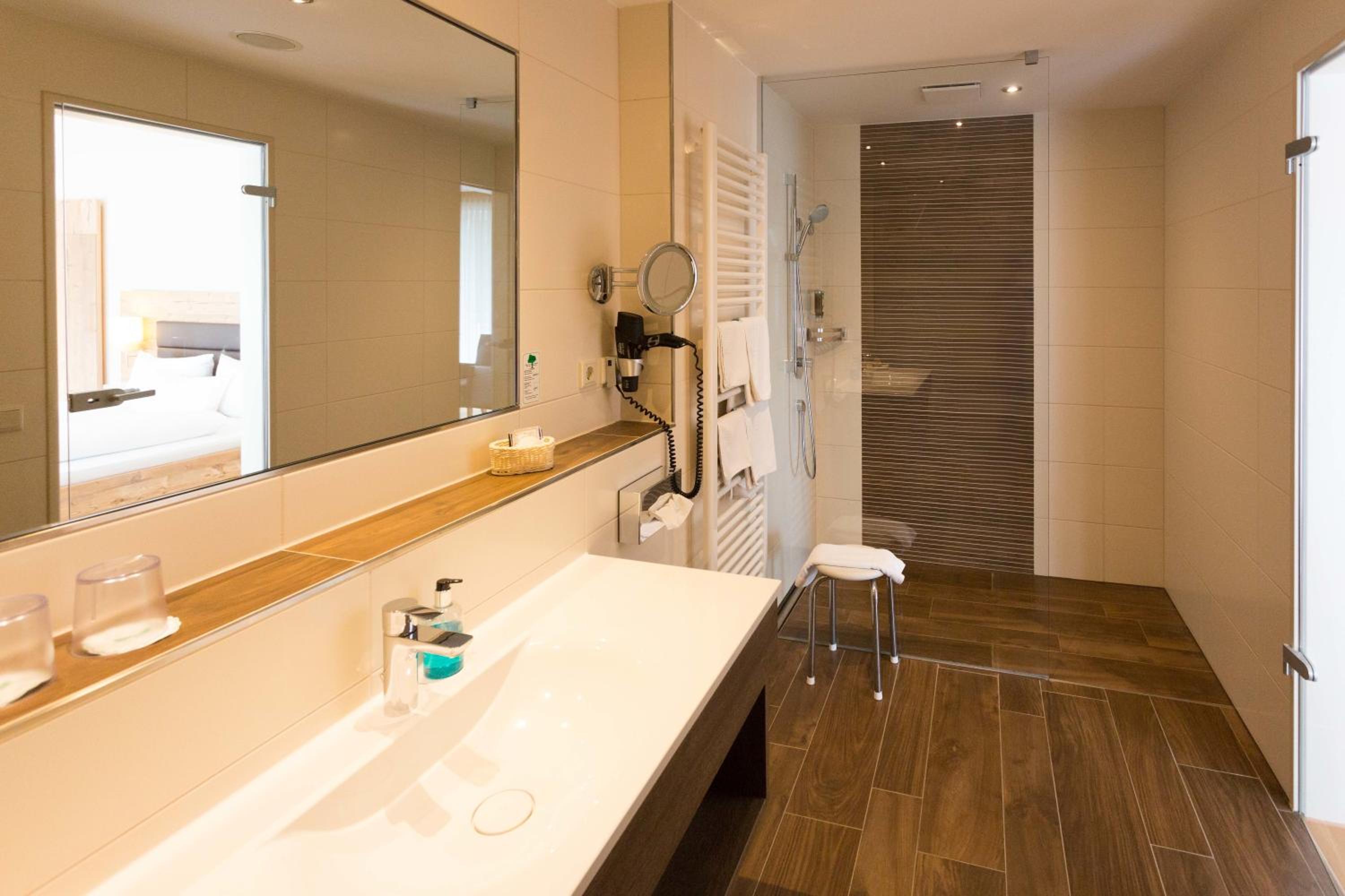 Junior Suite Deluxe Plus with Balcony photo 3