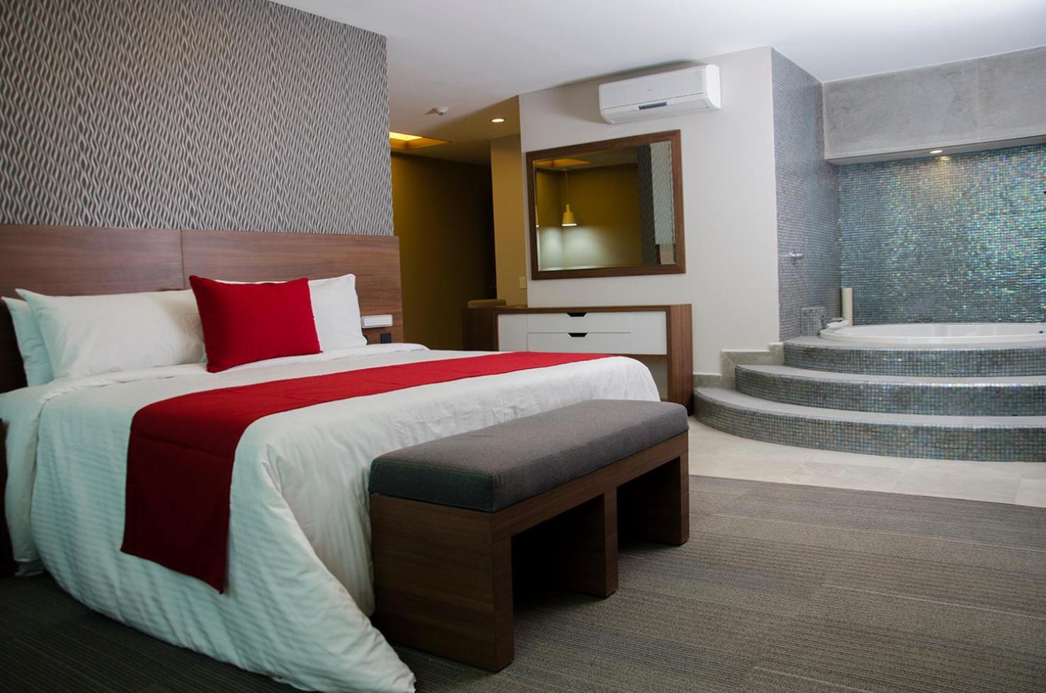 Deluxe Suite with Spa Bath photo 1