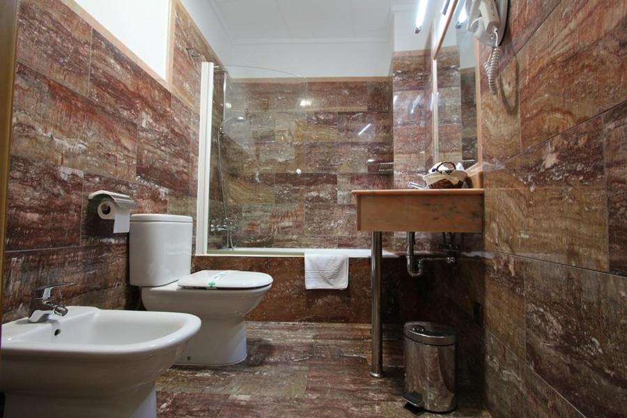 Double or Twin Room photo 2