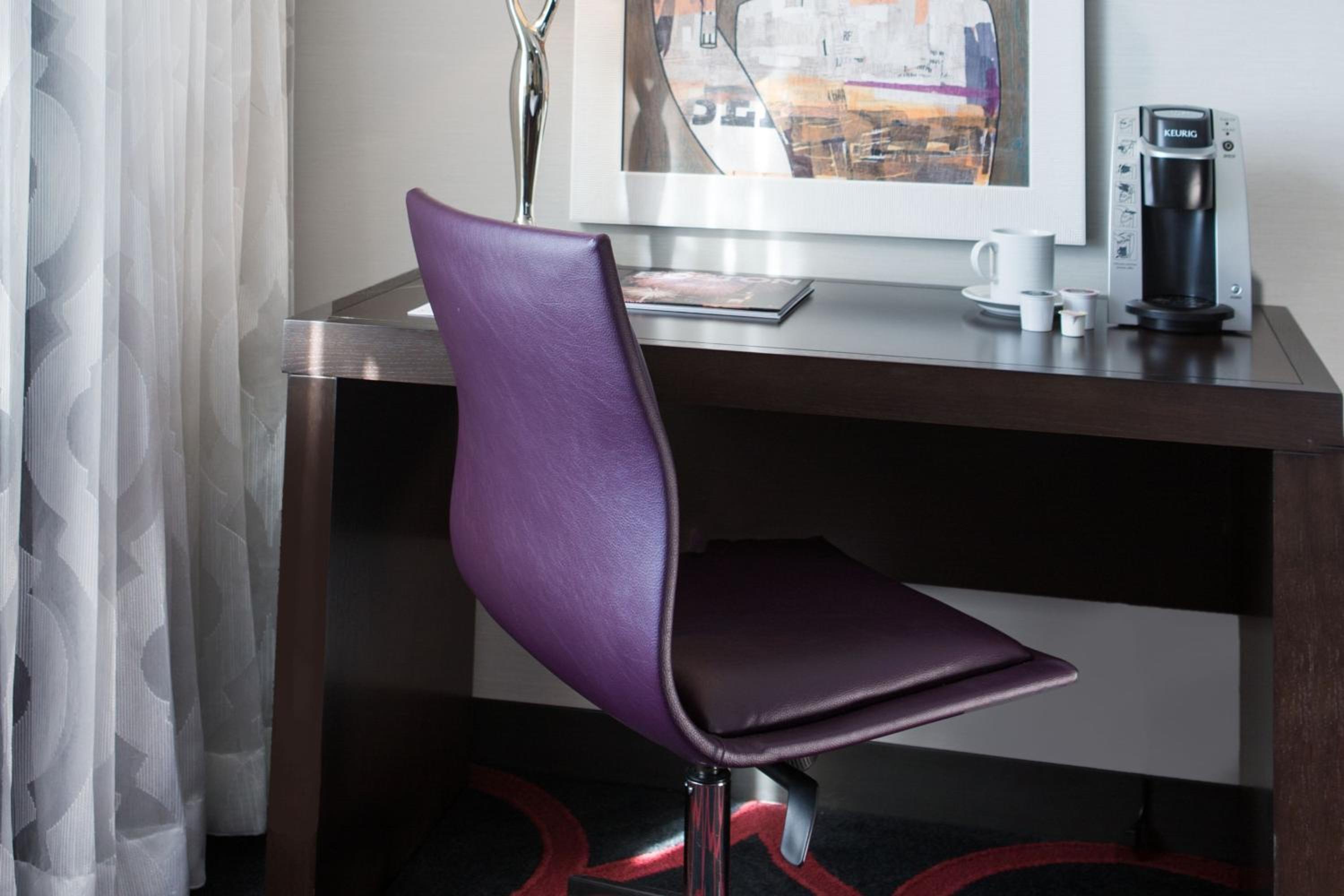 Executive Level Room, Guest room, 1 King, High floor thumbnail 5