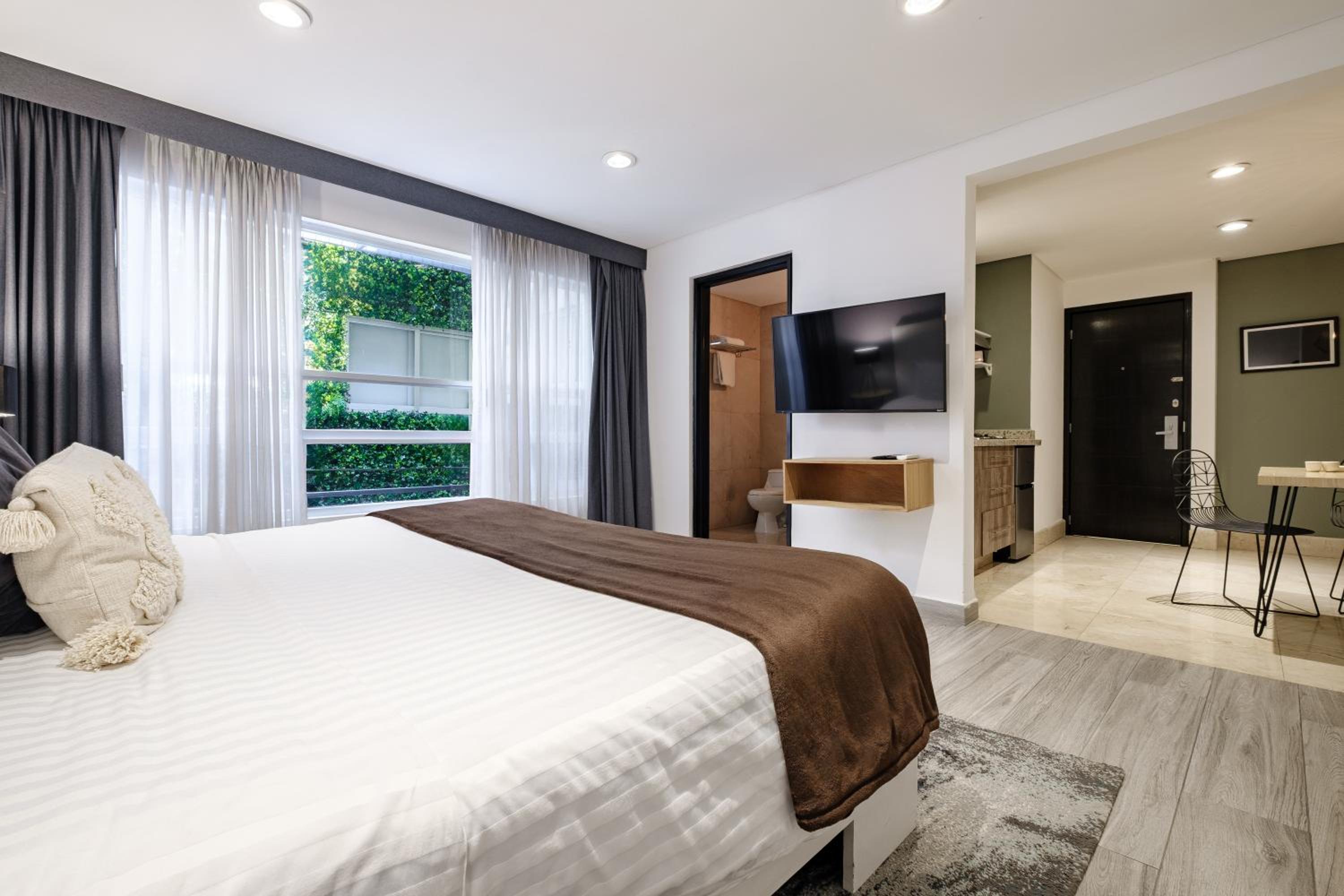 Studio Apartment photo 1