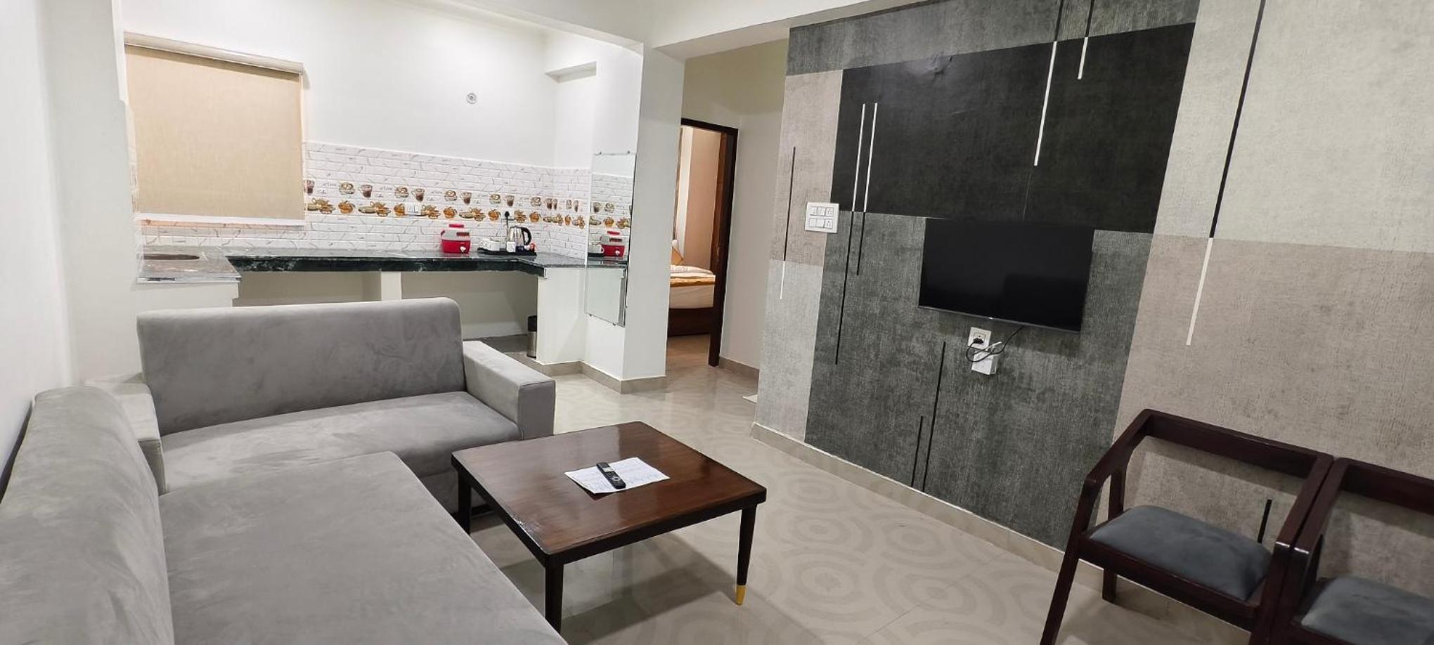 One-Bedroom Apartment with Balcony and City View - Photo 7