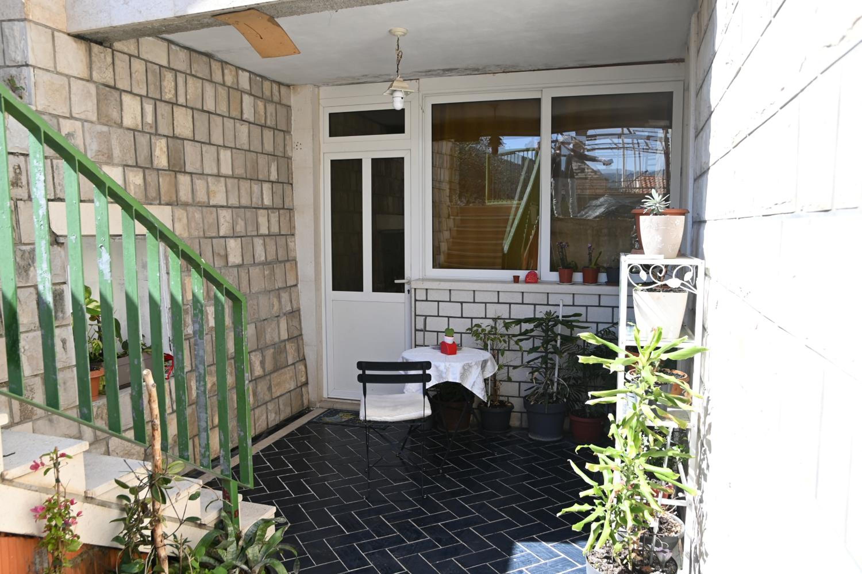 Apartment with Terrace - Photo 22