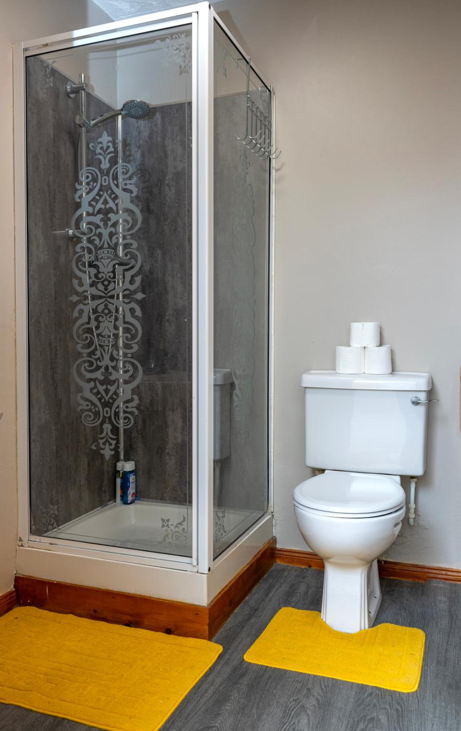 Budget Double Room - Photo 9