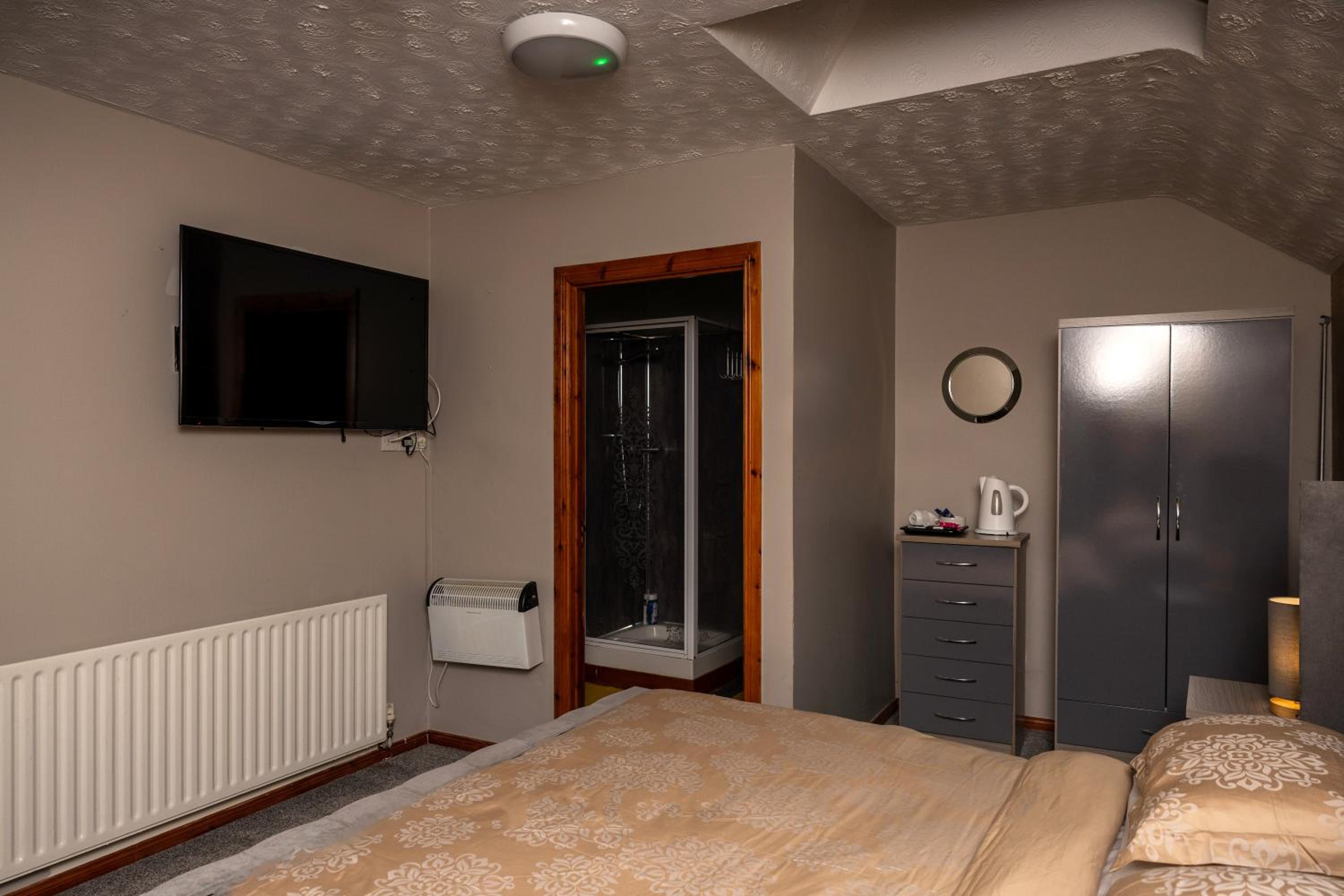 Budget Double Room - Photo 5