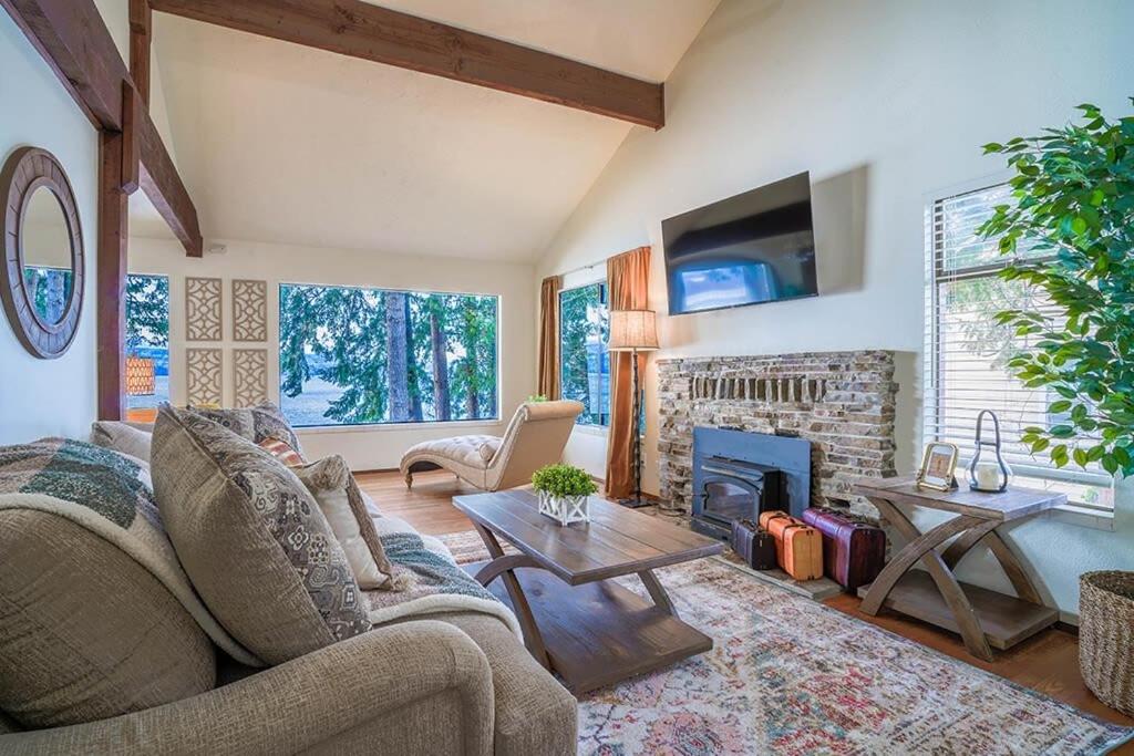 Family Room photo 1