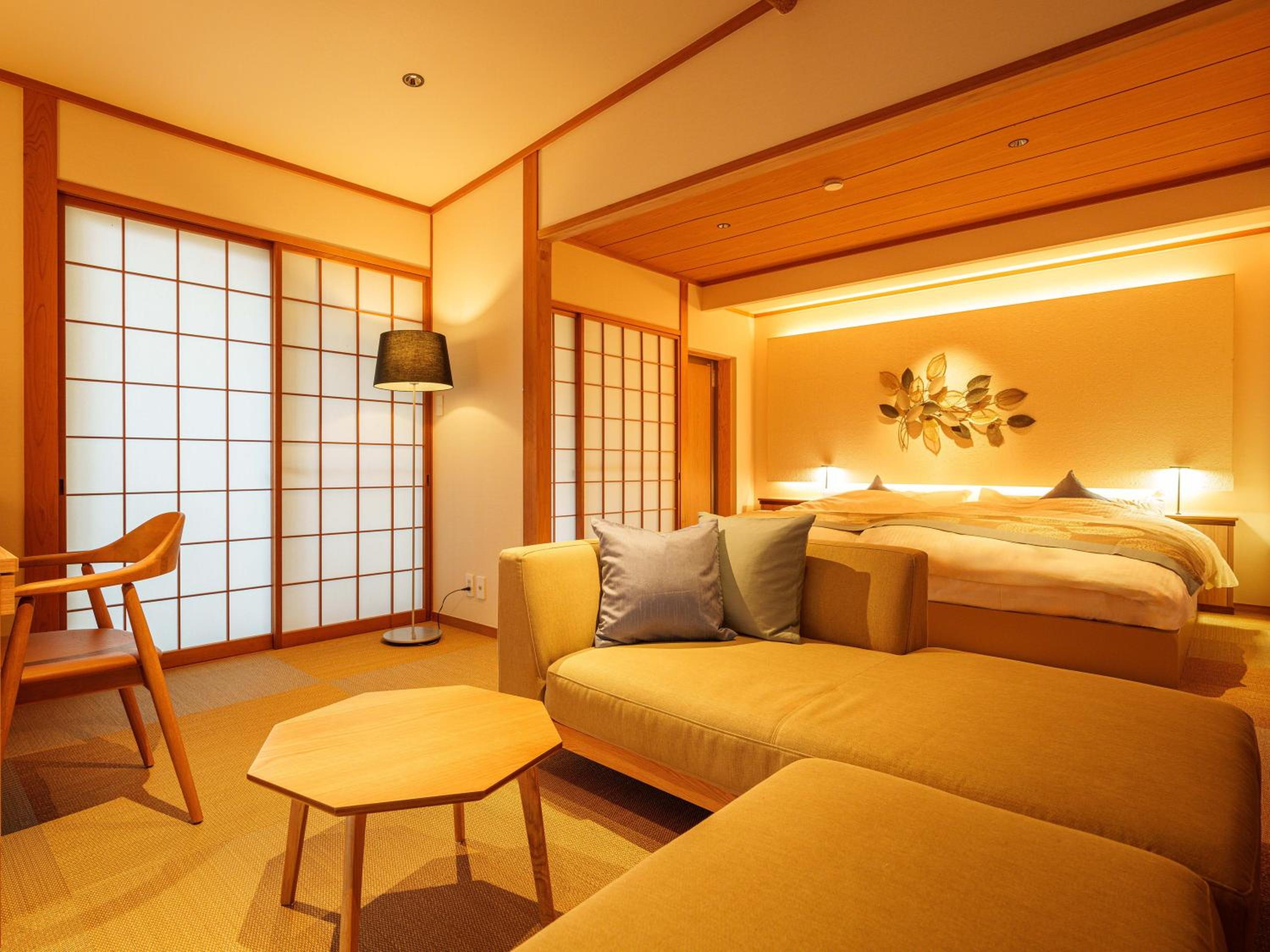 Standard Holloywood Twin Room with Open-Air Bath photo 1