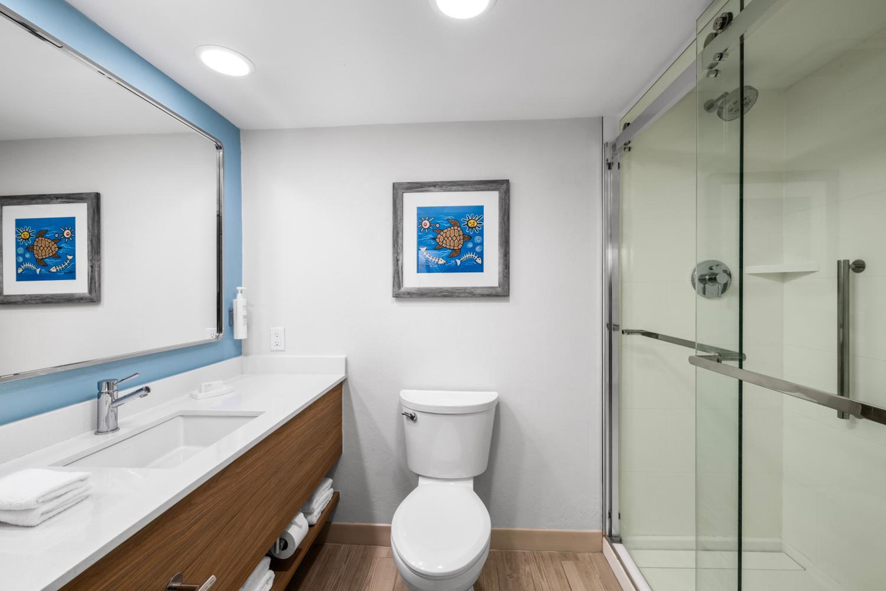 King Suite with Pool View - Photo 8