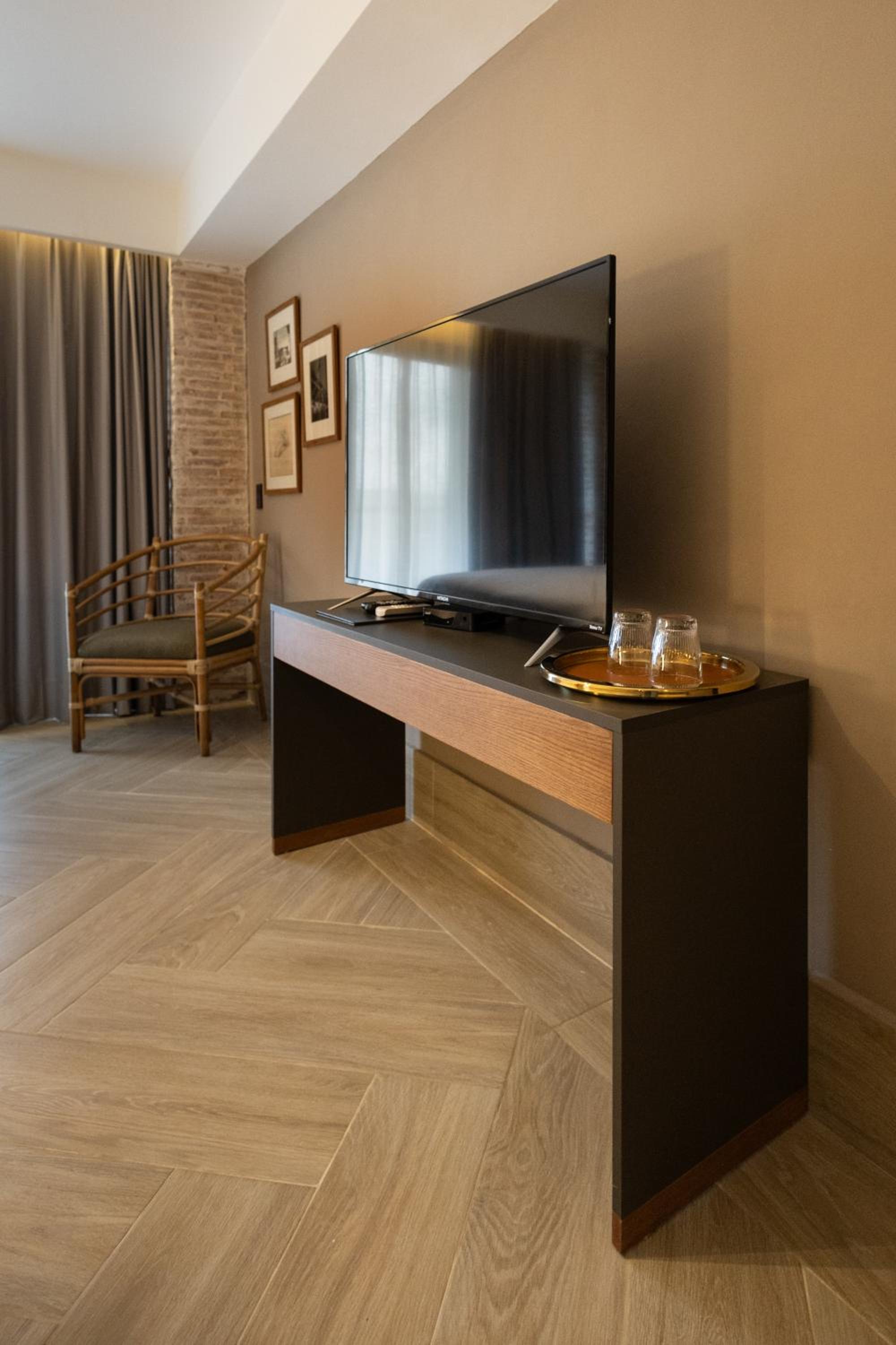 Junior Suite with Mountain View photo 3