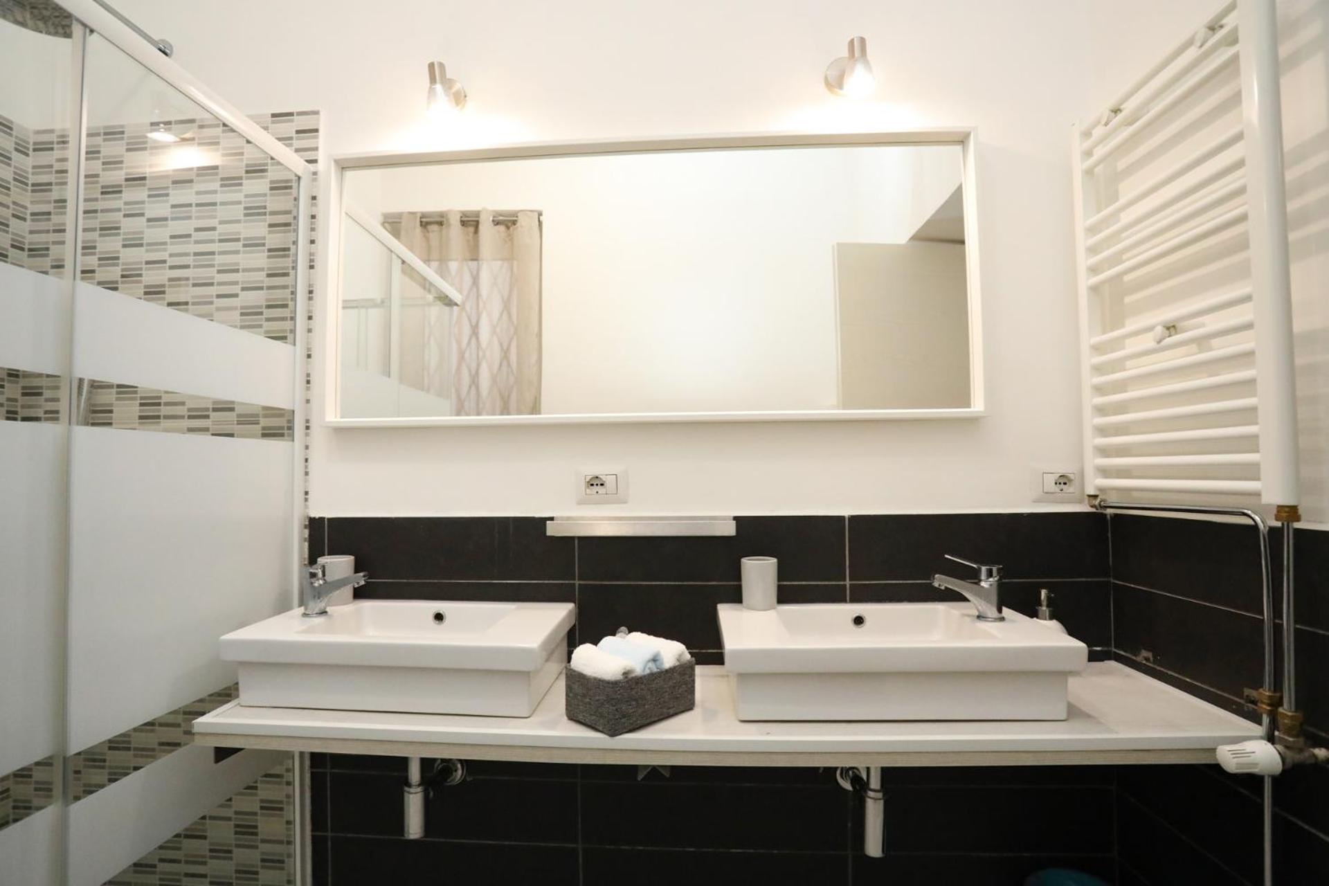 Family Room with Private Bathroom photo 2