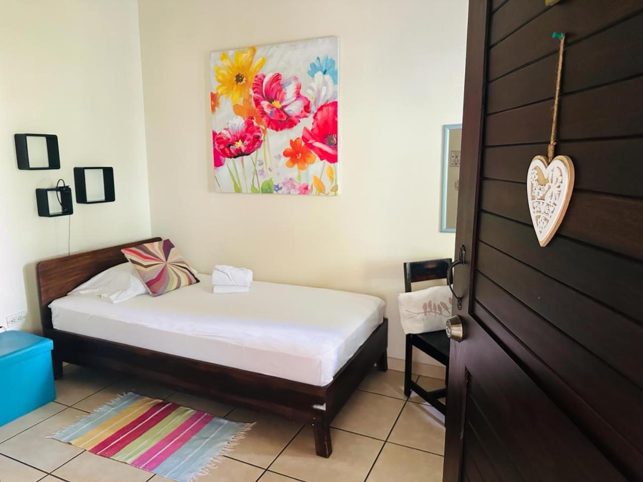 Single Room with Bathroom photo 1