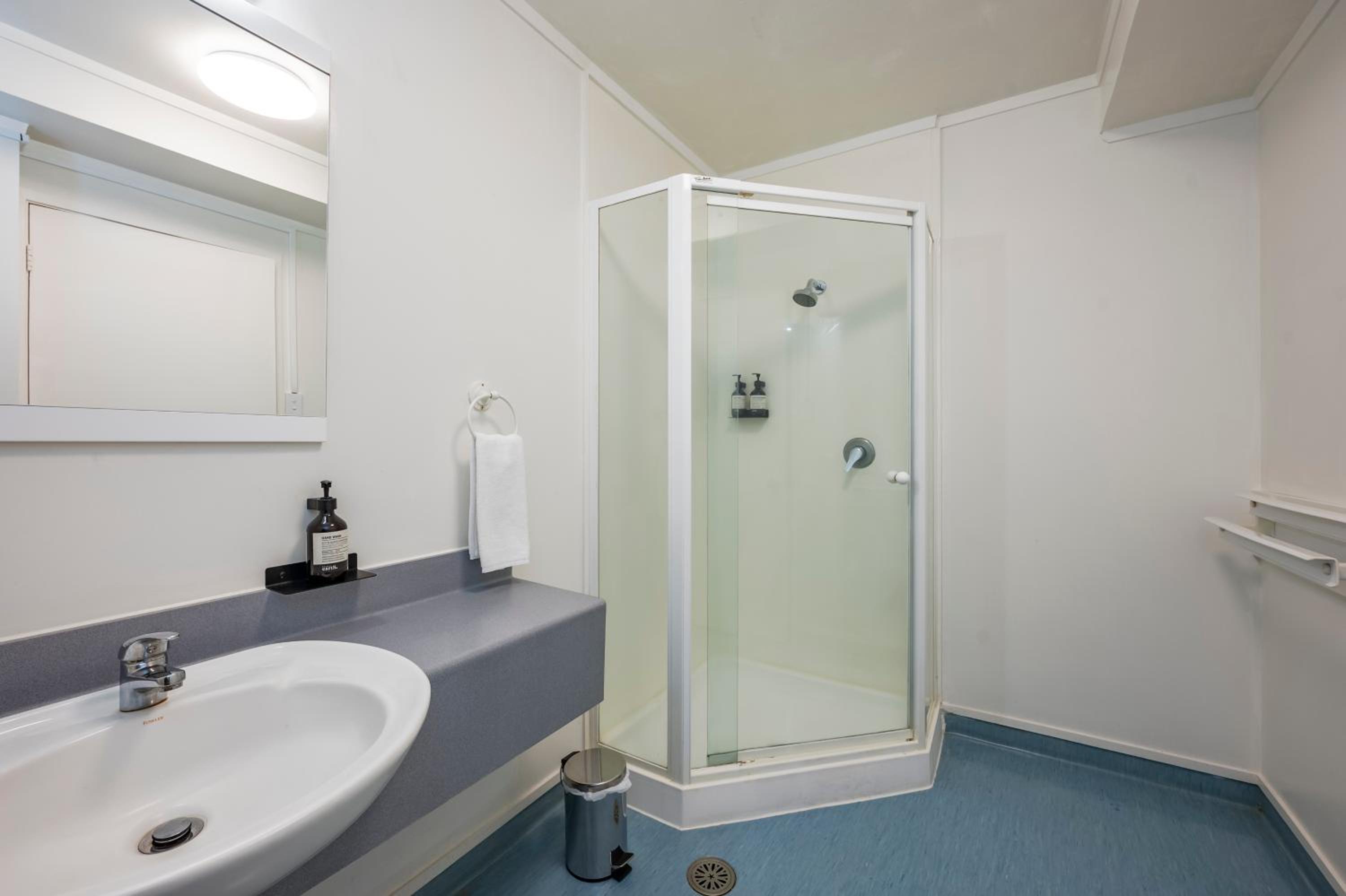 Two-Bedroom Apartment with Hot Tub (Downstairs) photo 3