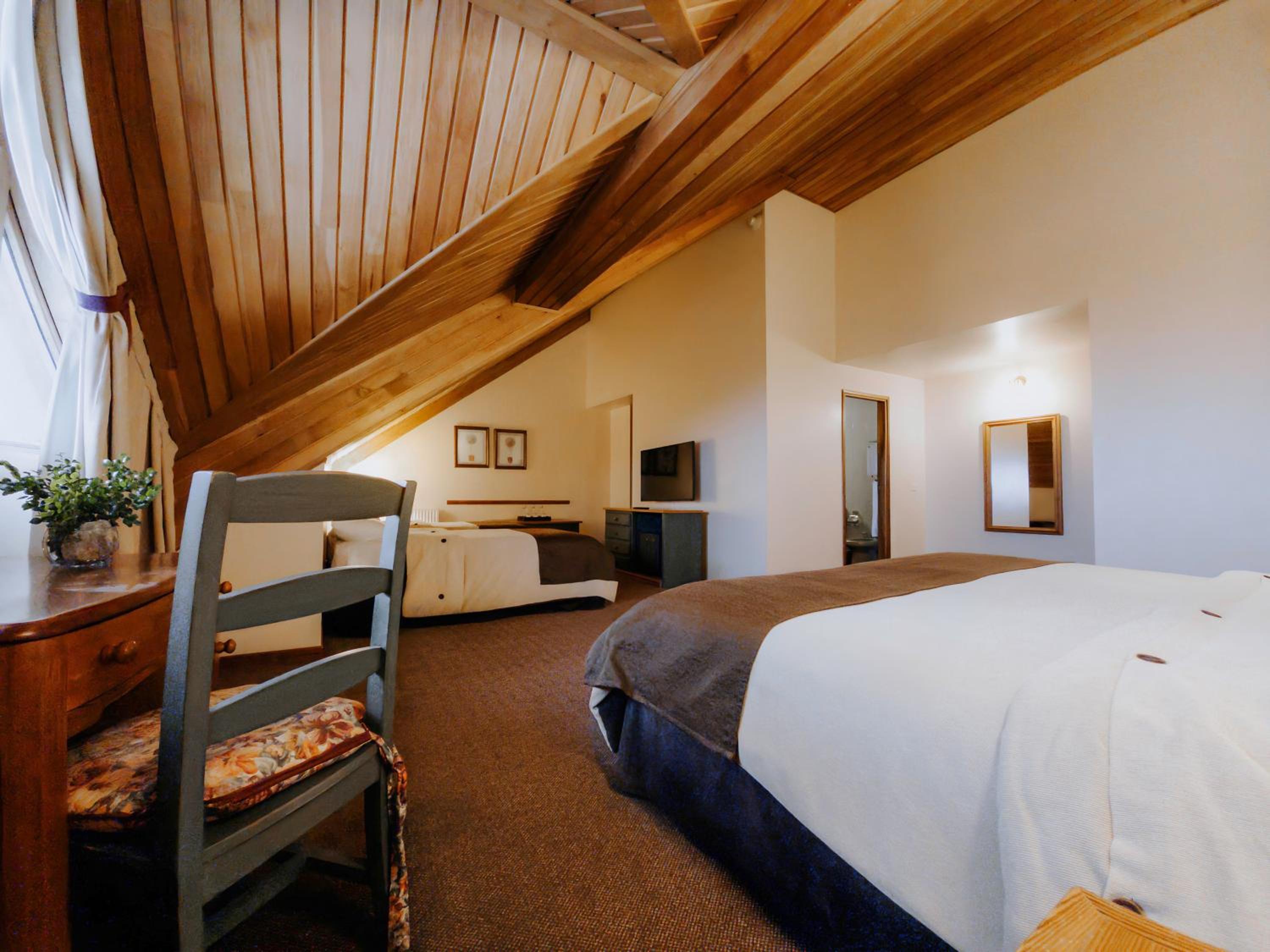 King Loft with Bay View thumbnail 6