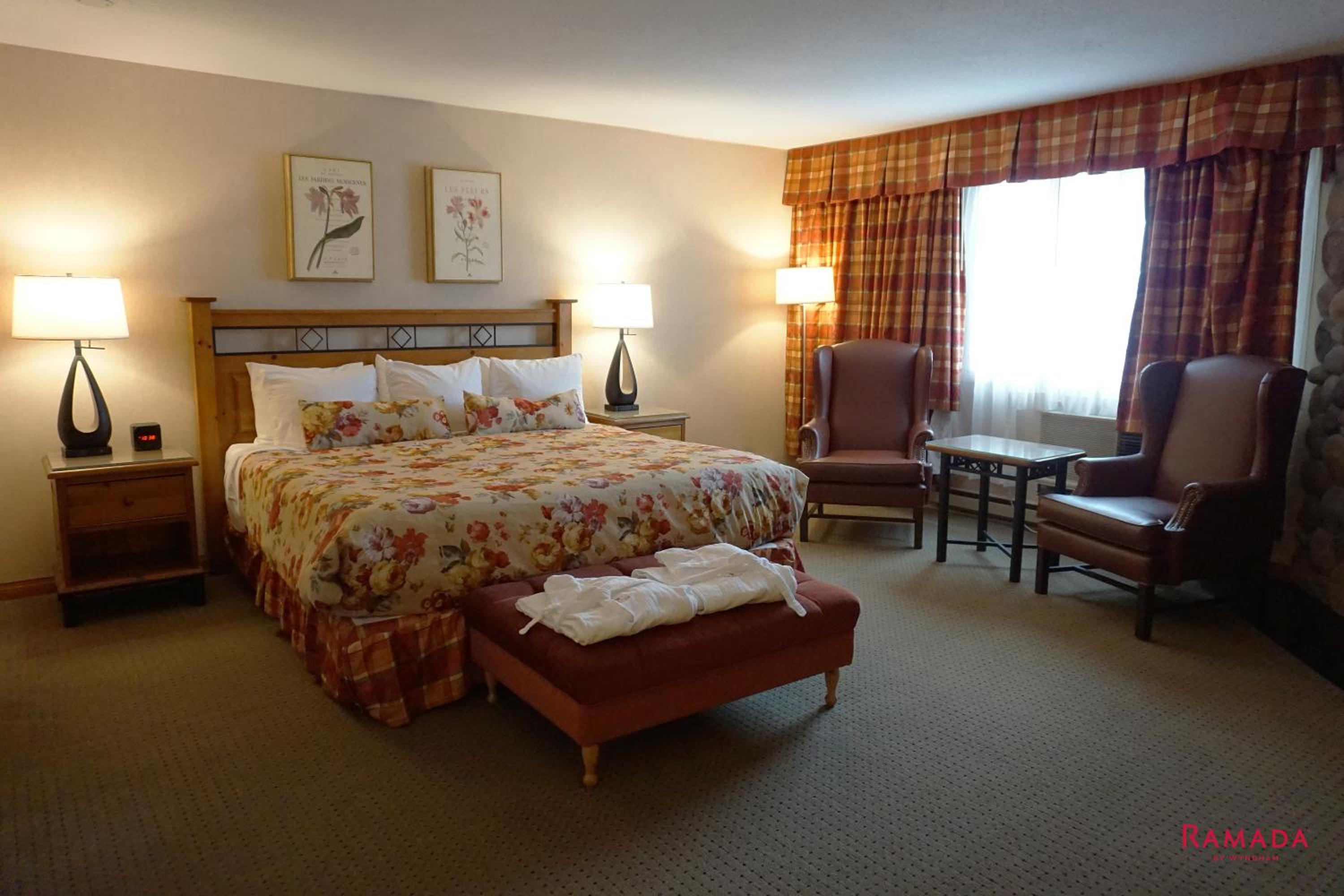 Mountain Lodge Studio King Suite - Non-Smoking - Photo 3