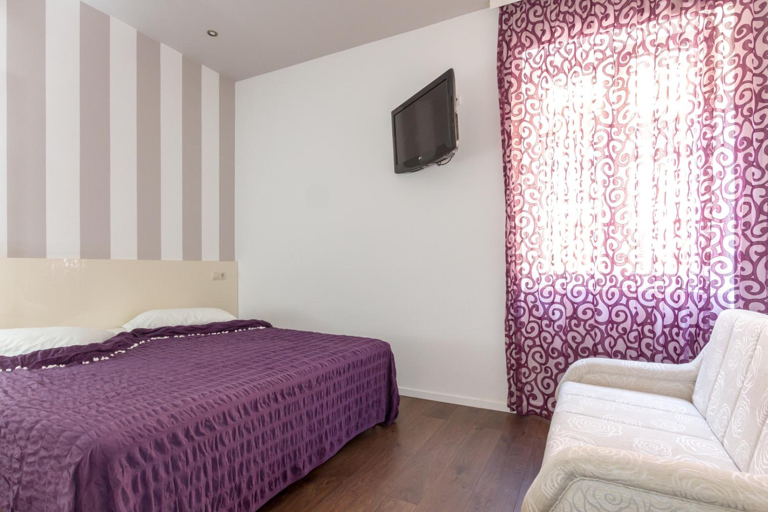 Double Room - Photo 10