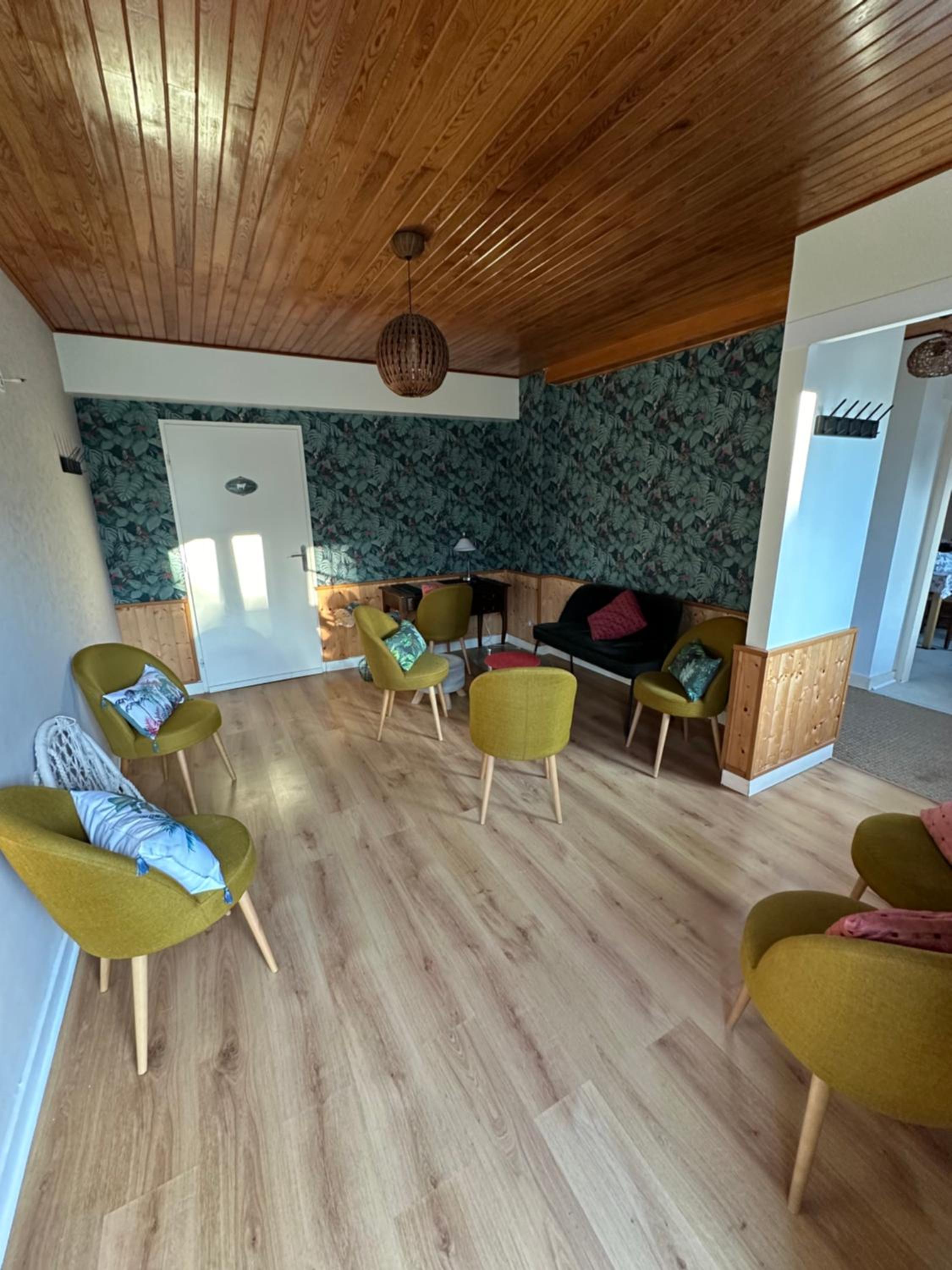Six-Bedroom House photo 1