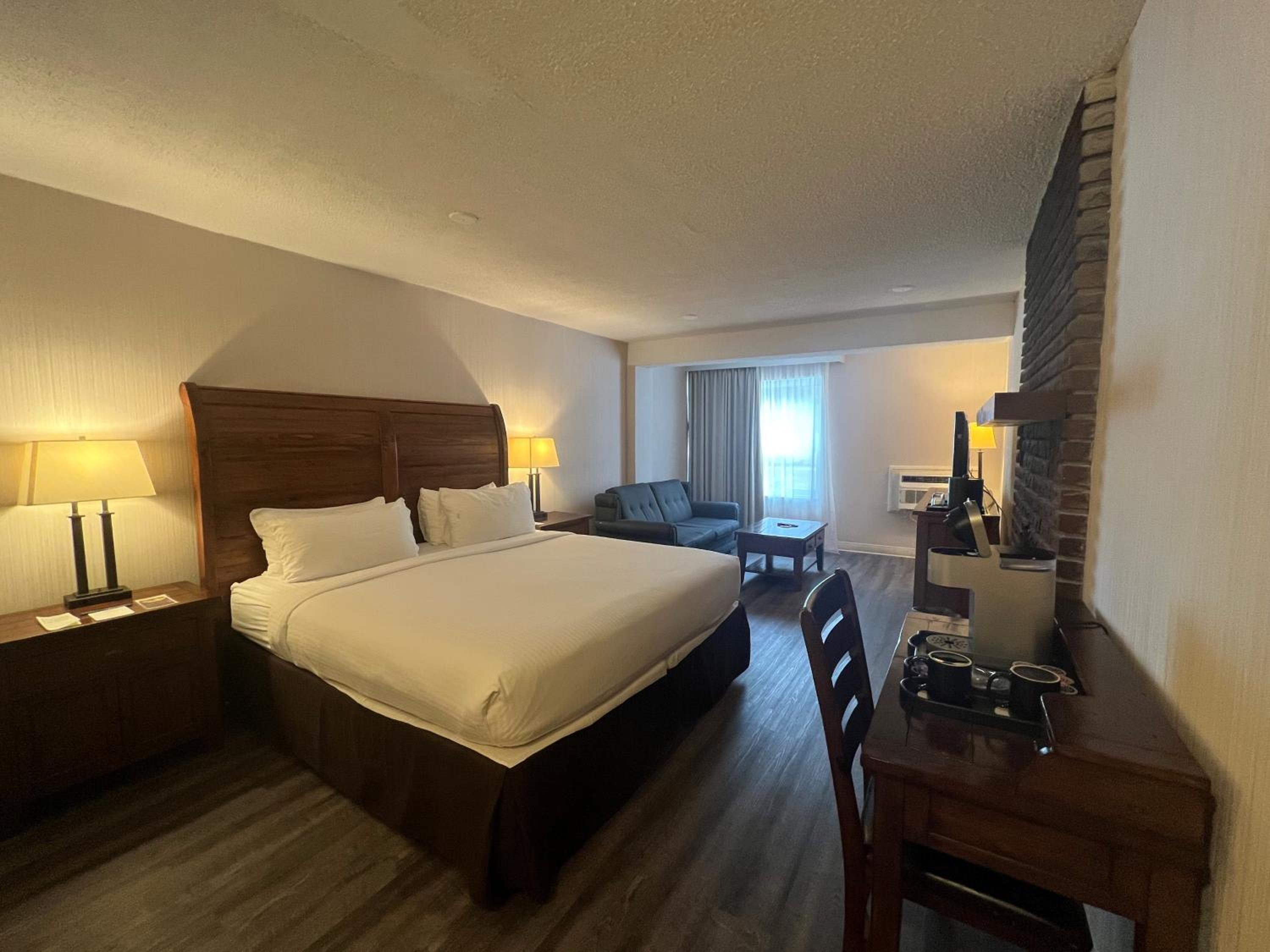 King Room - Non-Smoking - Photo 1