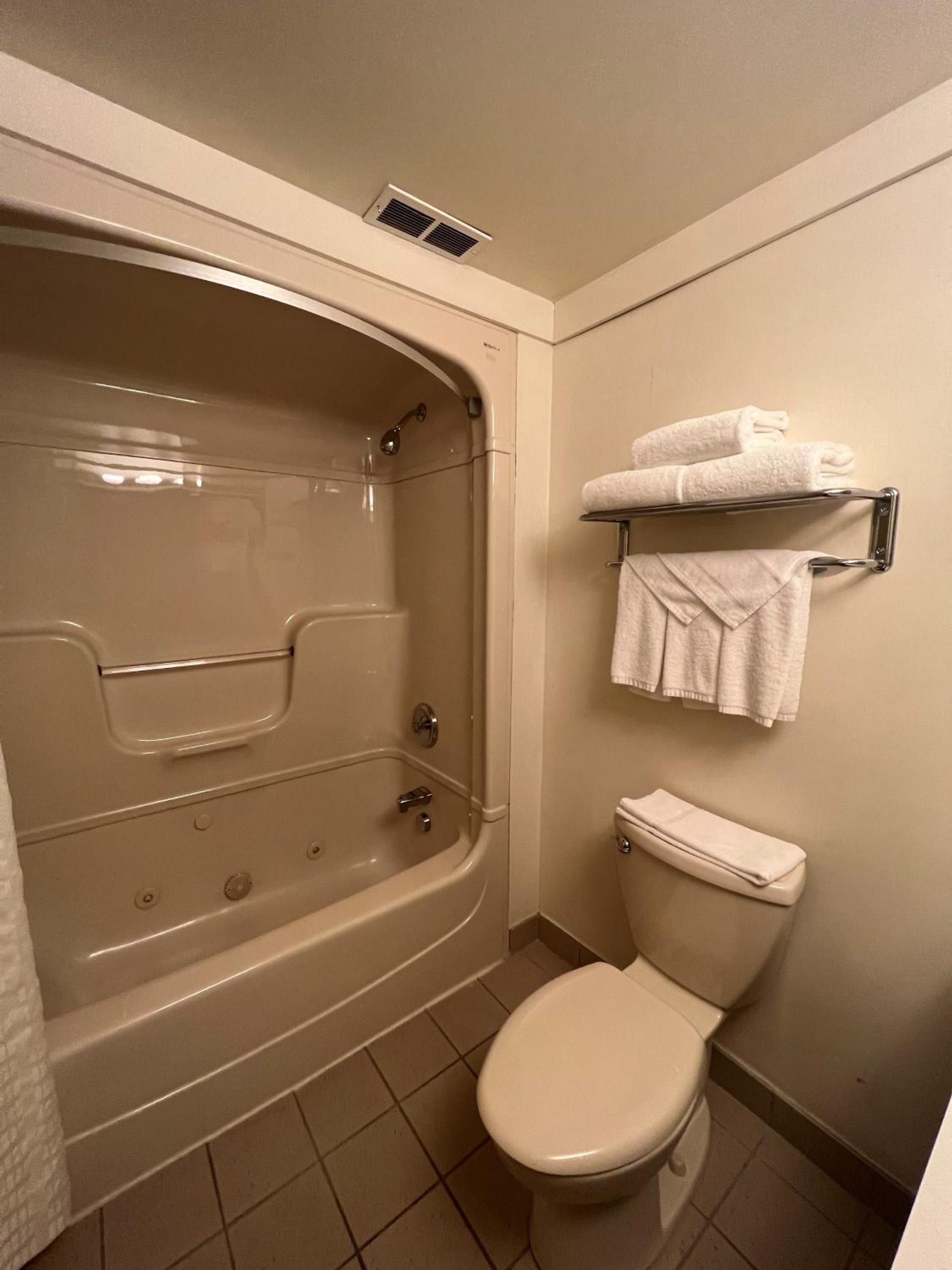 King Room - Non-Smoking - Photo 6