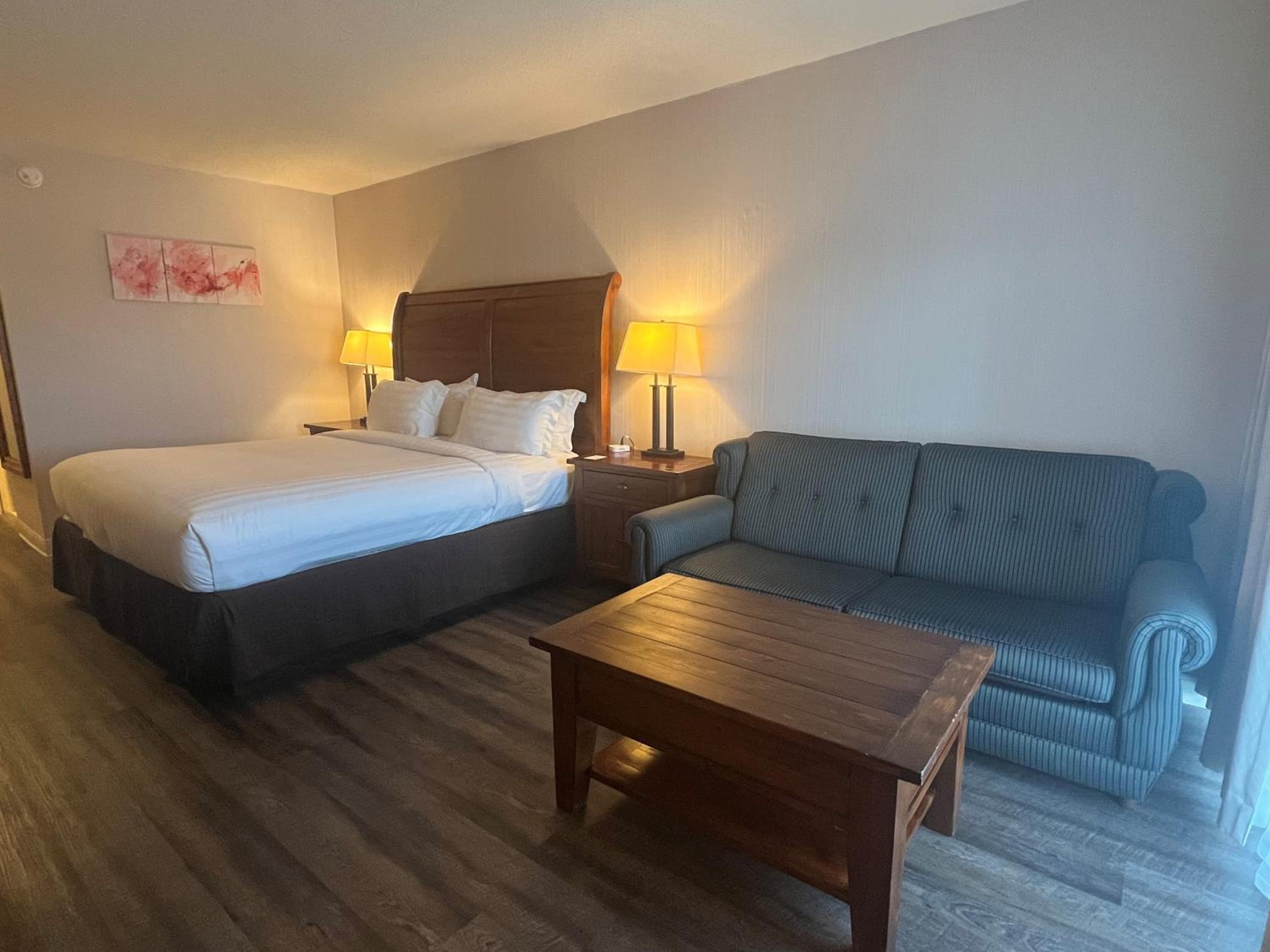 King Room - Lake Front/Non-Smoking - Photo 1