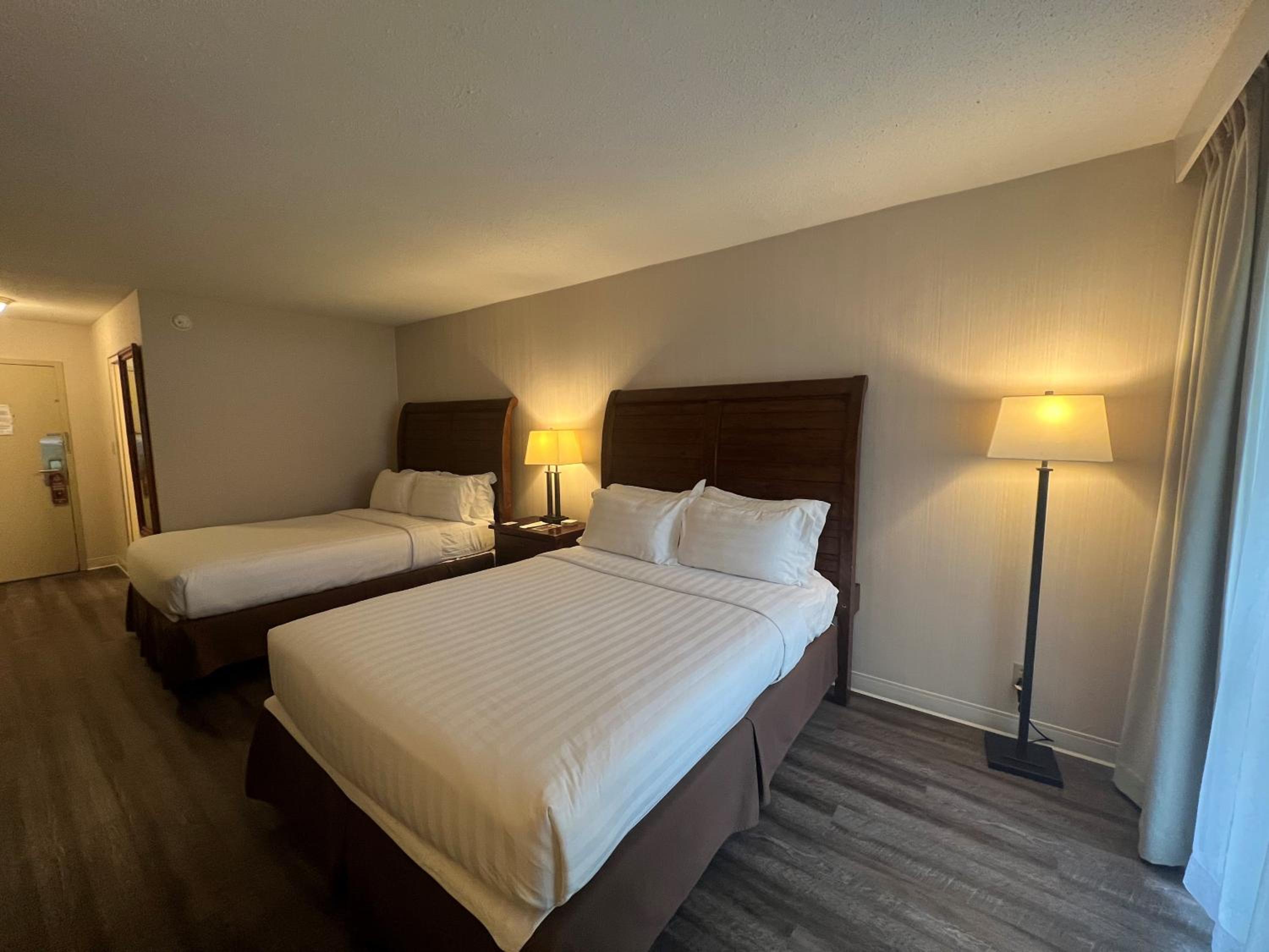2 Queen Beds, Nonsmoking - Photo 1