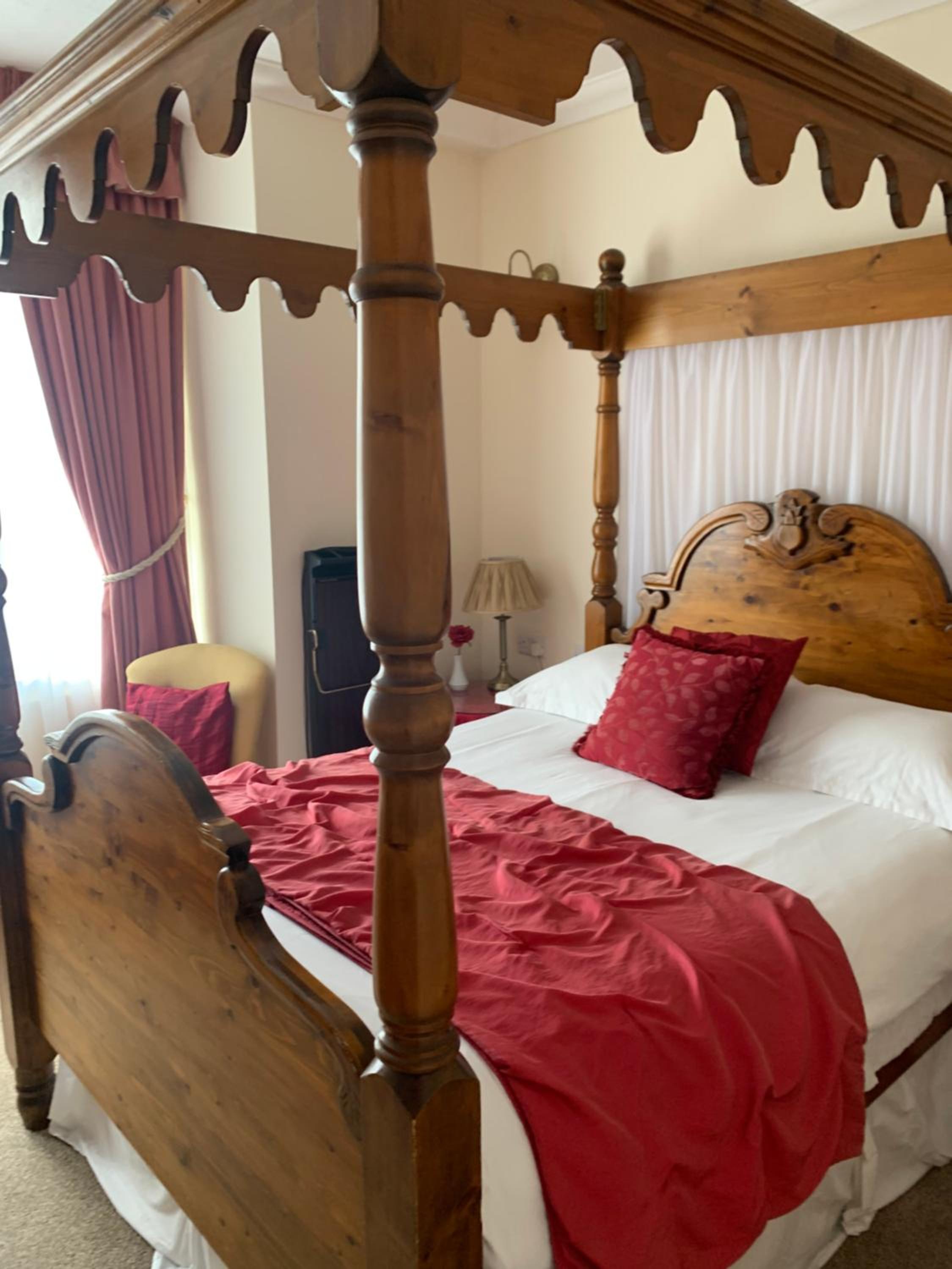 Superior Four-Poster Double Room - Photo 1