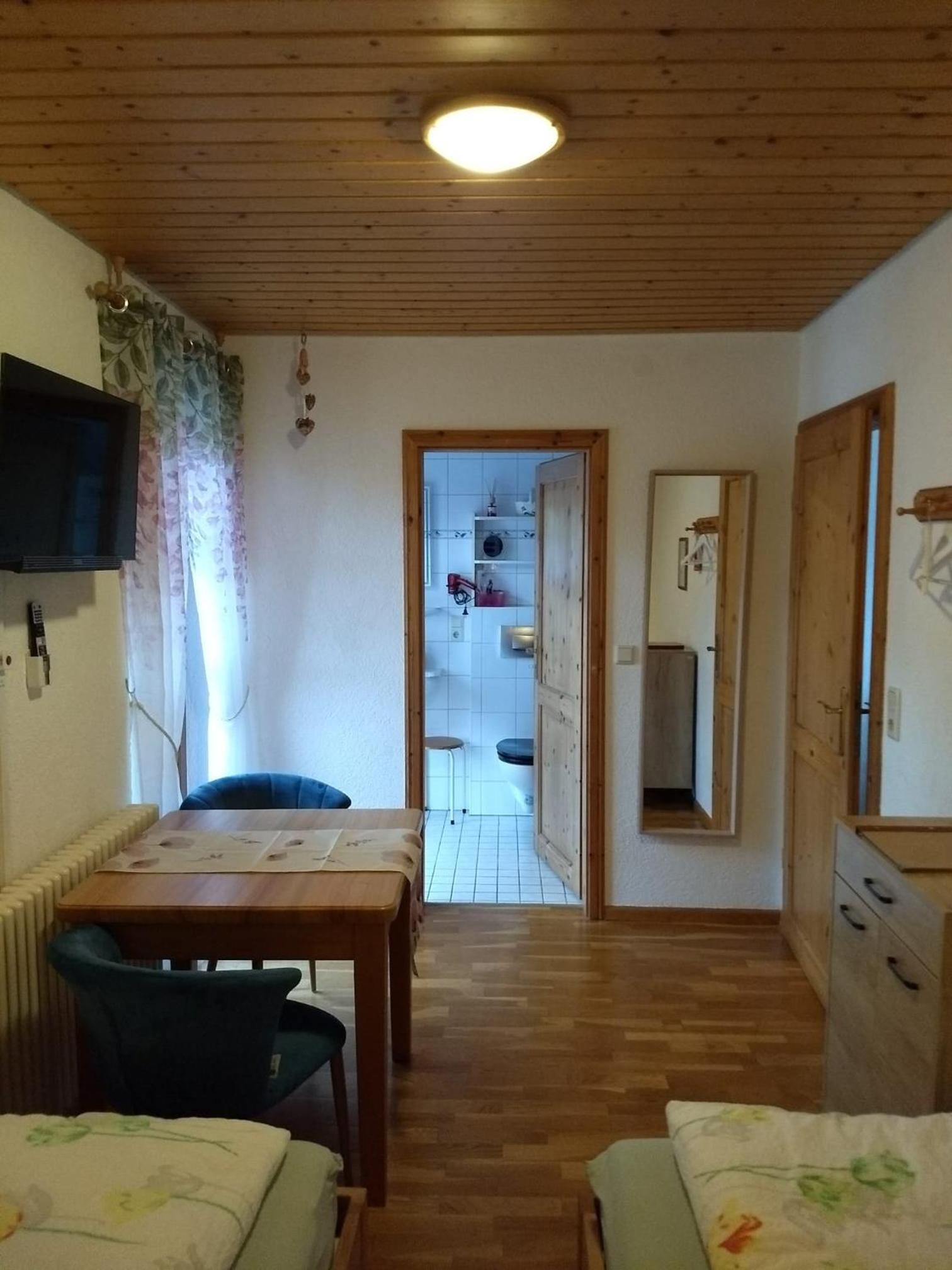 Small Twin Room photo 3