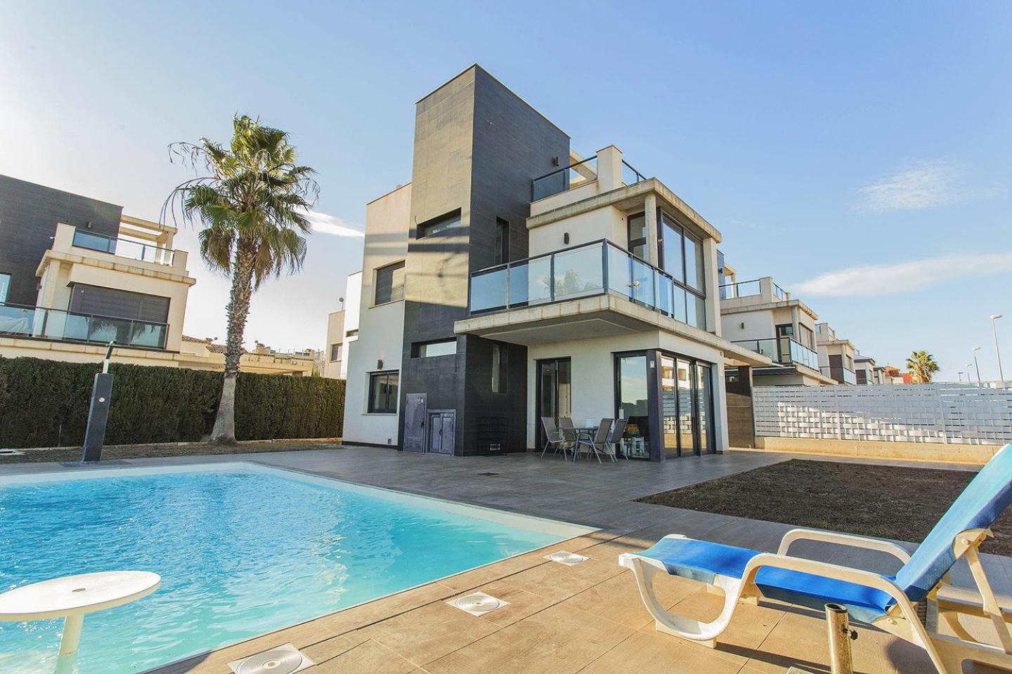 Superior Villa photo 2