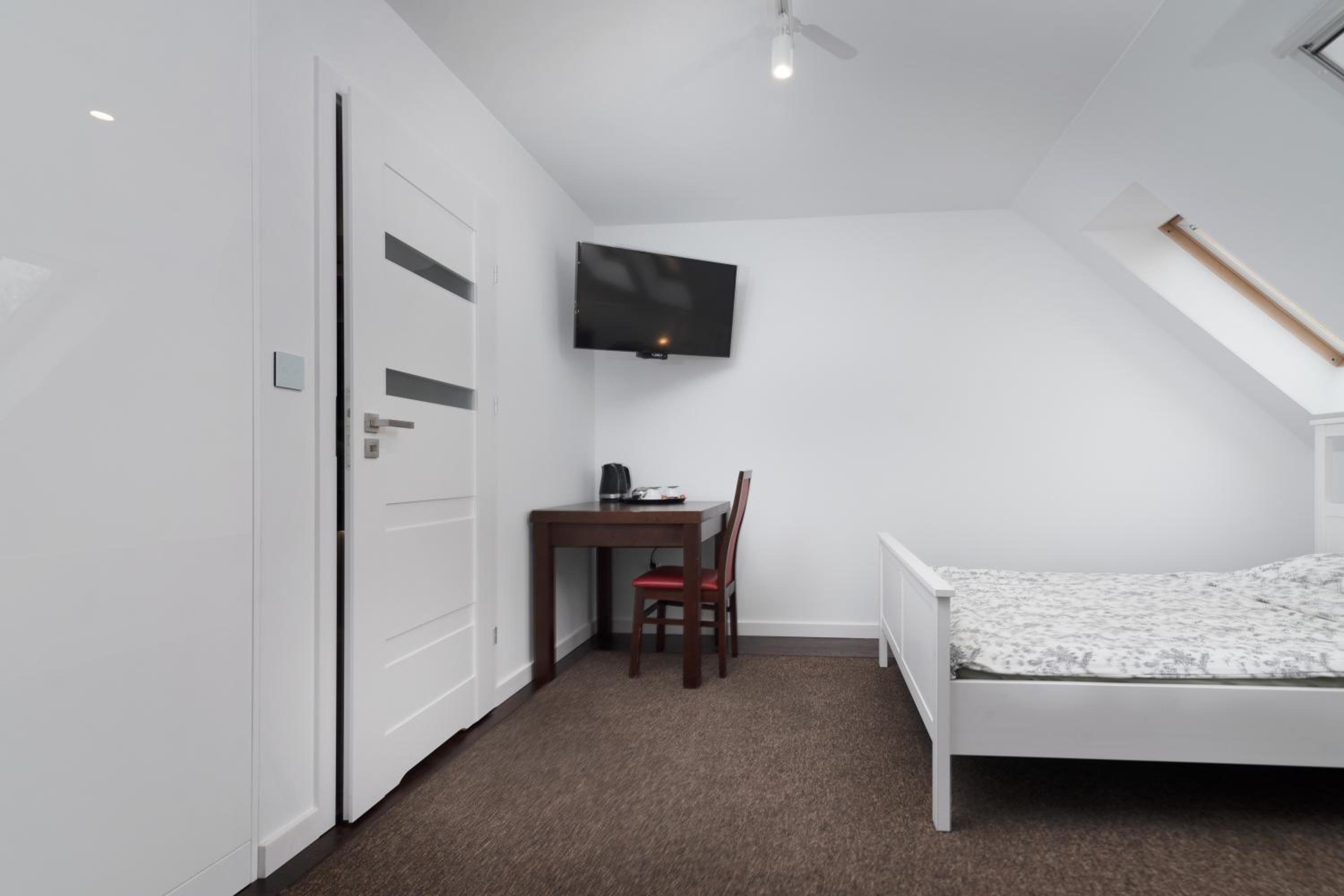 Family Room with Private Bathroom - Photo 4