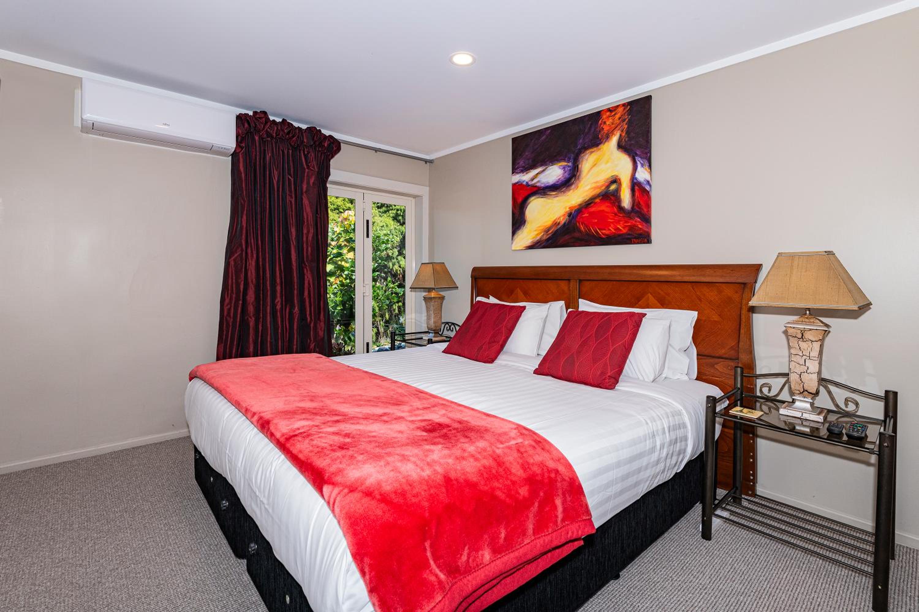 The Moulin Rouge Suite photo 3