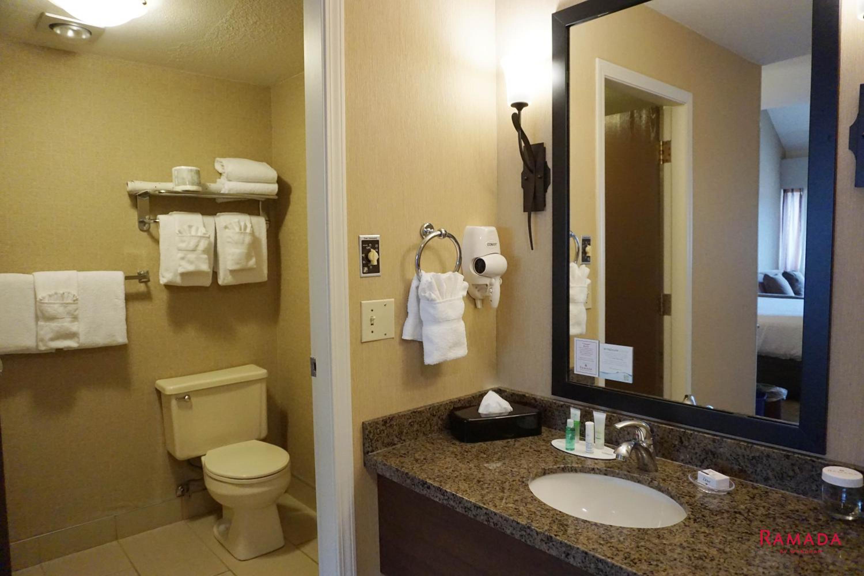 Loft Queen Suite with Two Queen Beds - Non-Smoking - Photo 6