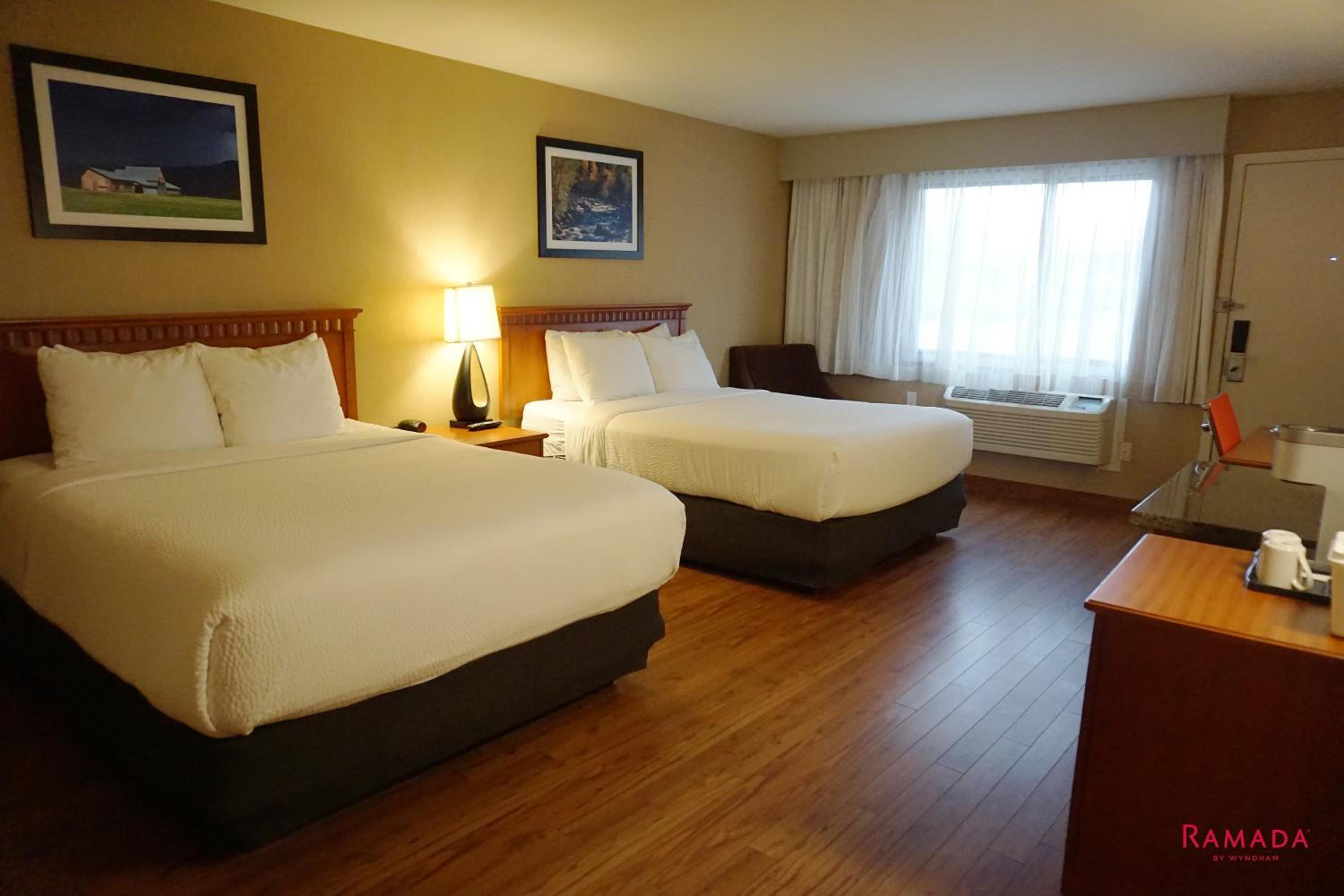 Queen Room with Two Queen Beds - Pet Friendly/Non-Smoking - Photo 5