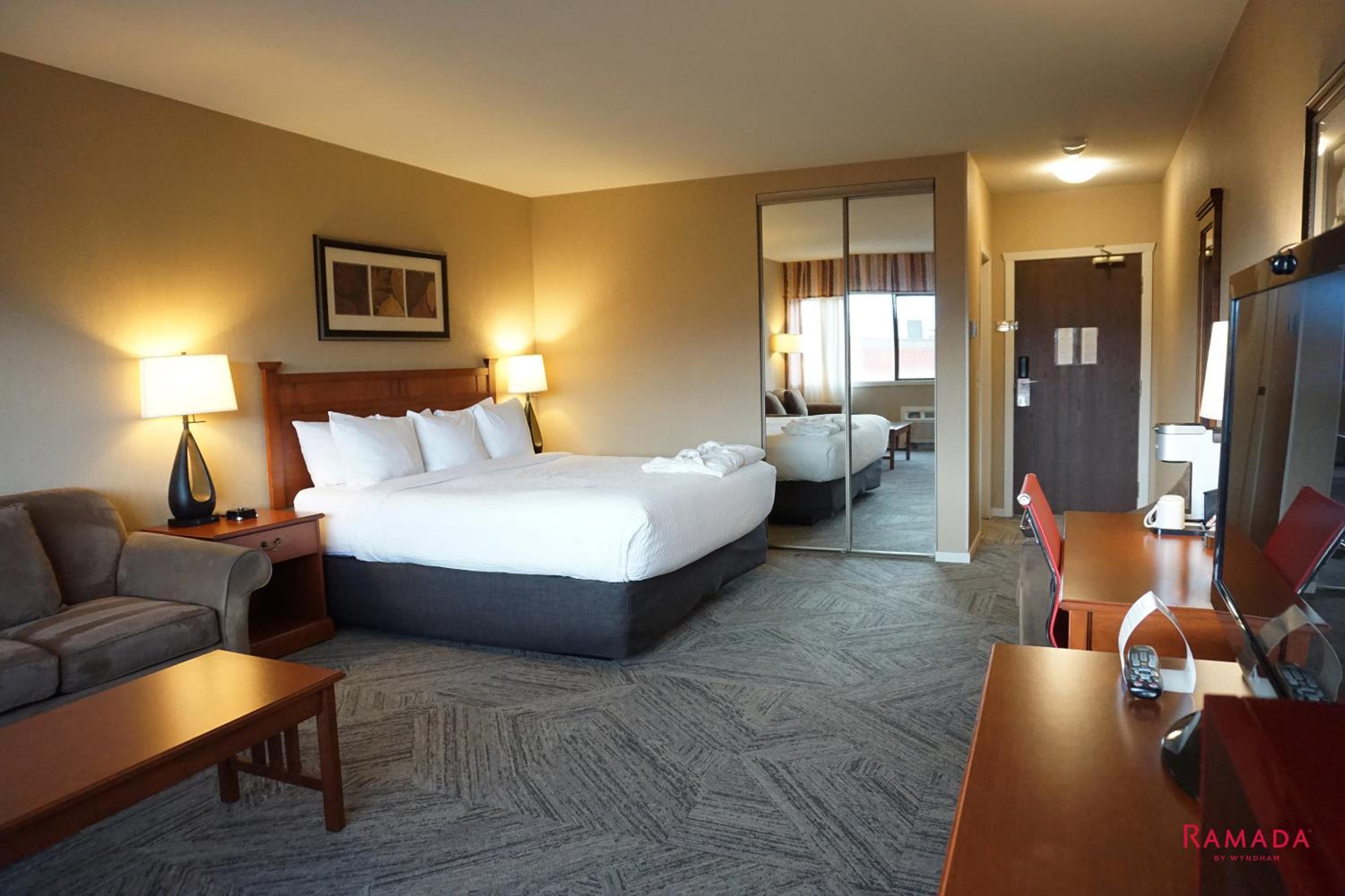 Business King Room - Non-Smoking - Photo 4