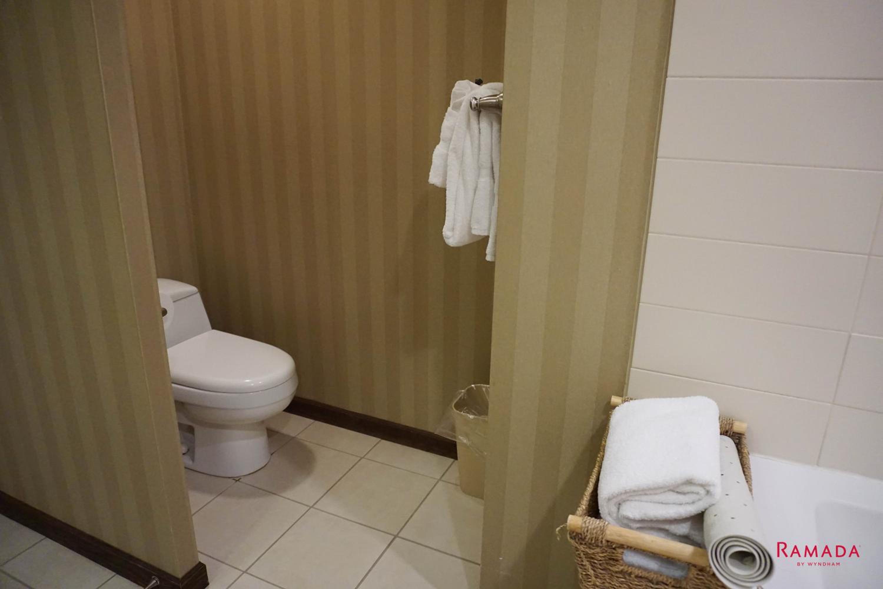 New York Studio King Suite - Non-Smoking - Photo 7