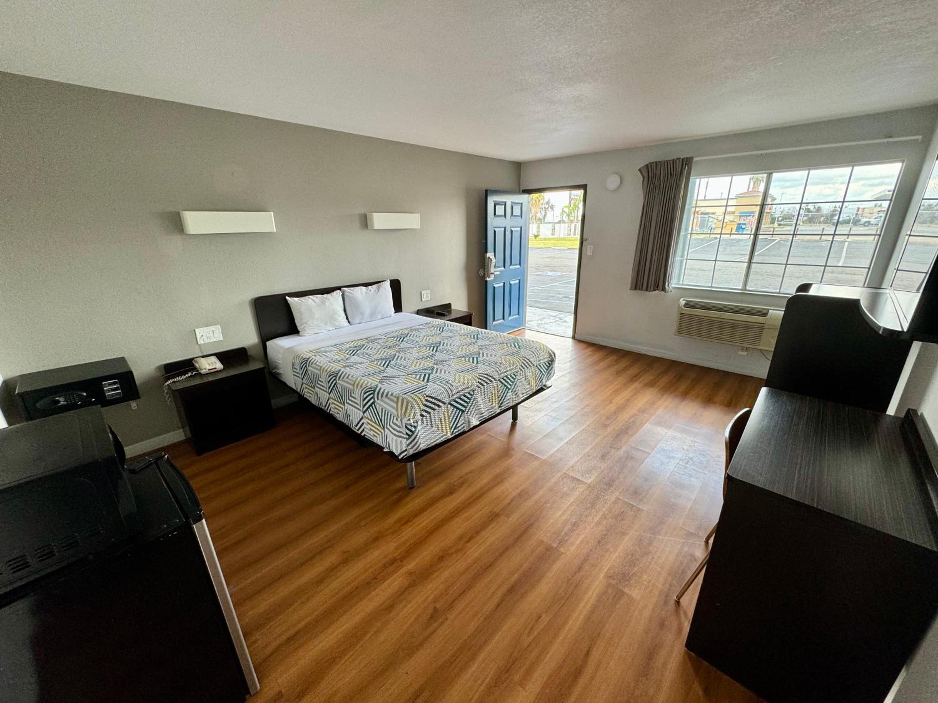 Queen Room - Disability Access - Non-Smoking - Photo 4