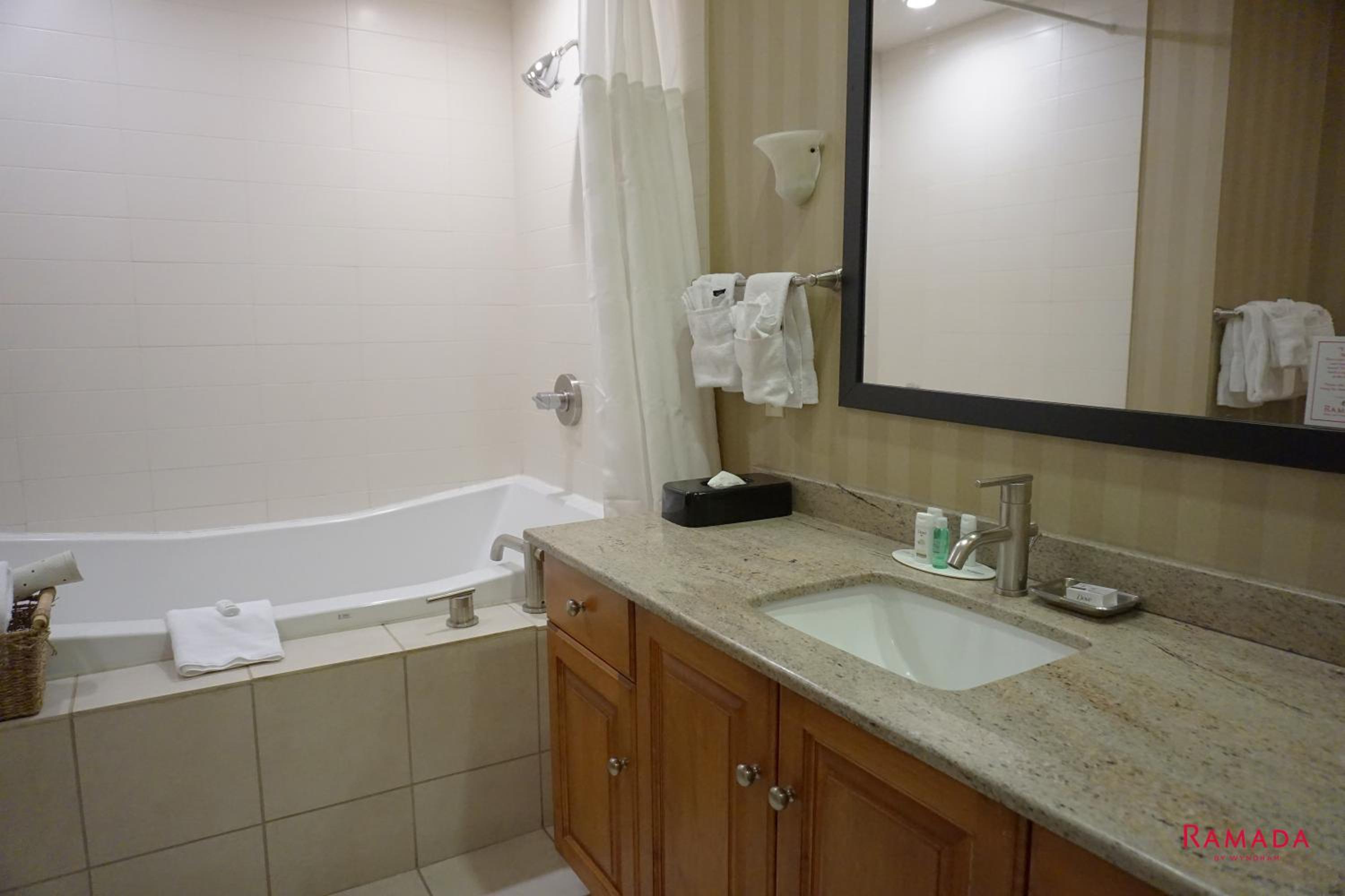 New York Studio King Suite - Non-Smoking - Photo 1