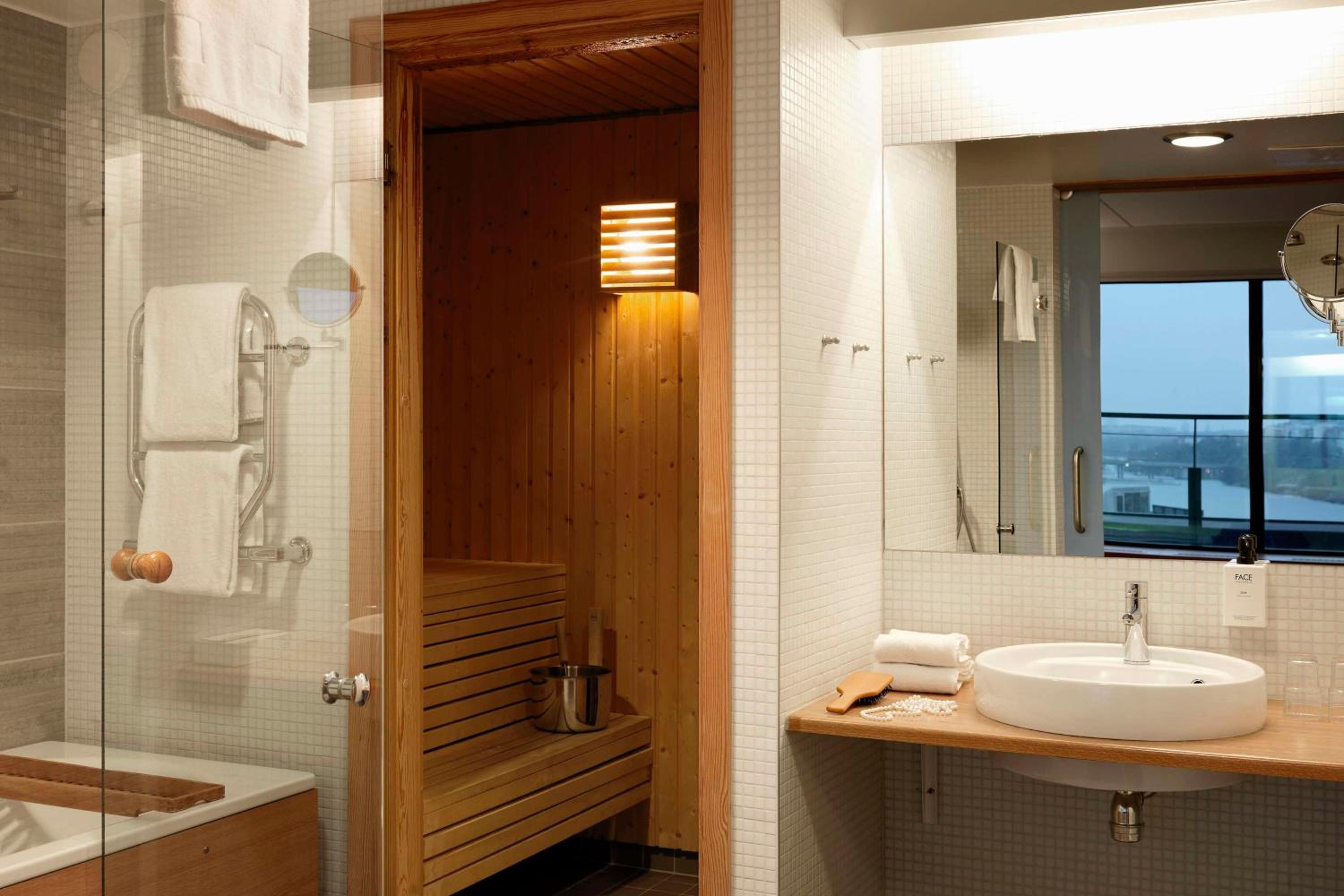 Presidential Suite thumbnail 5