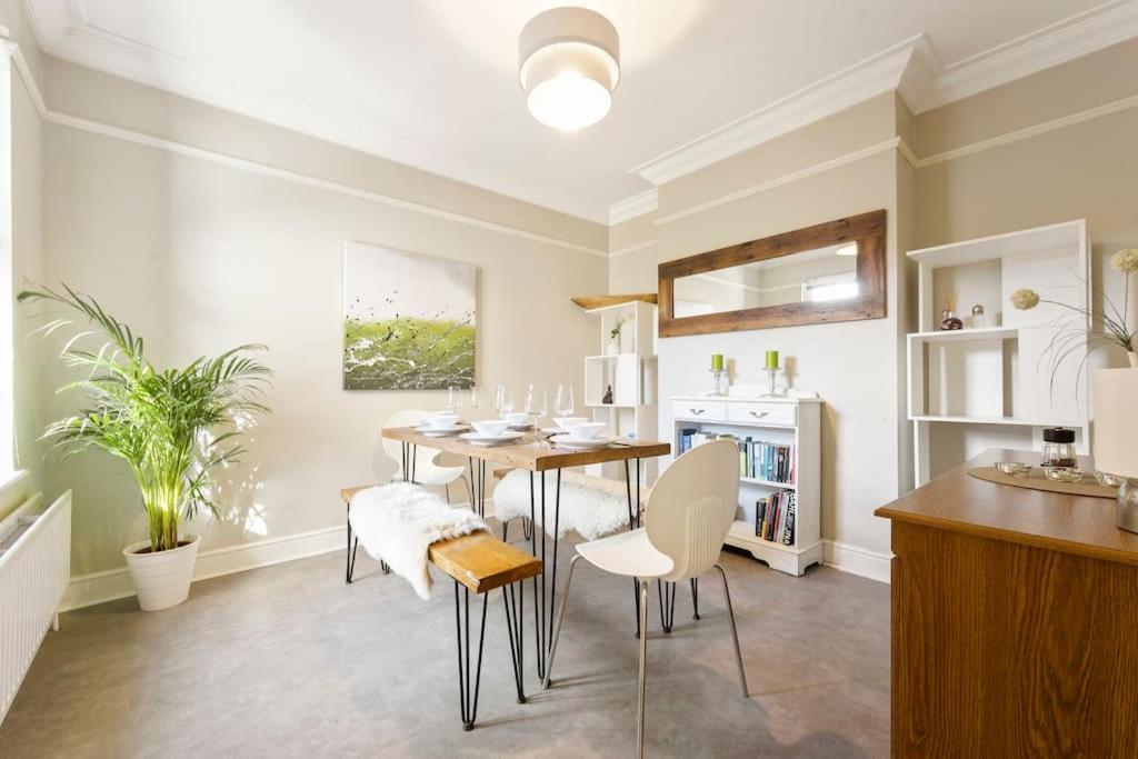 Three-Bedroom House photo 2