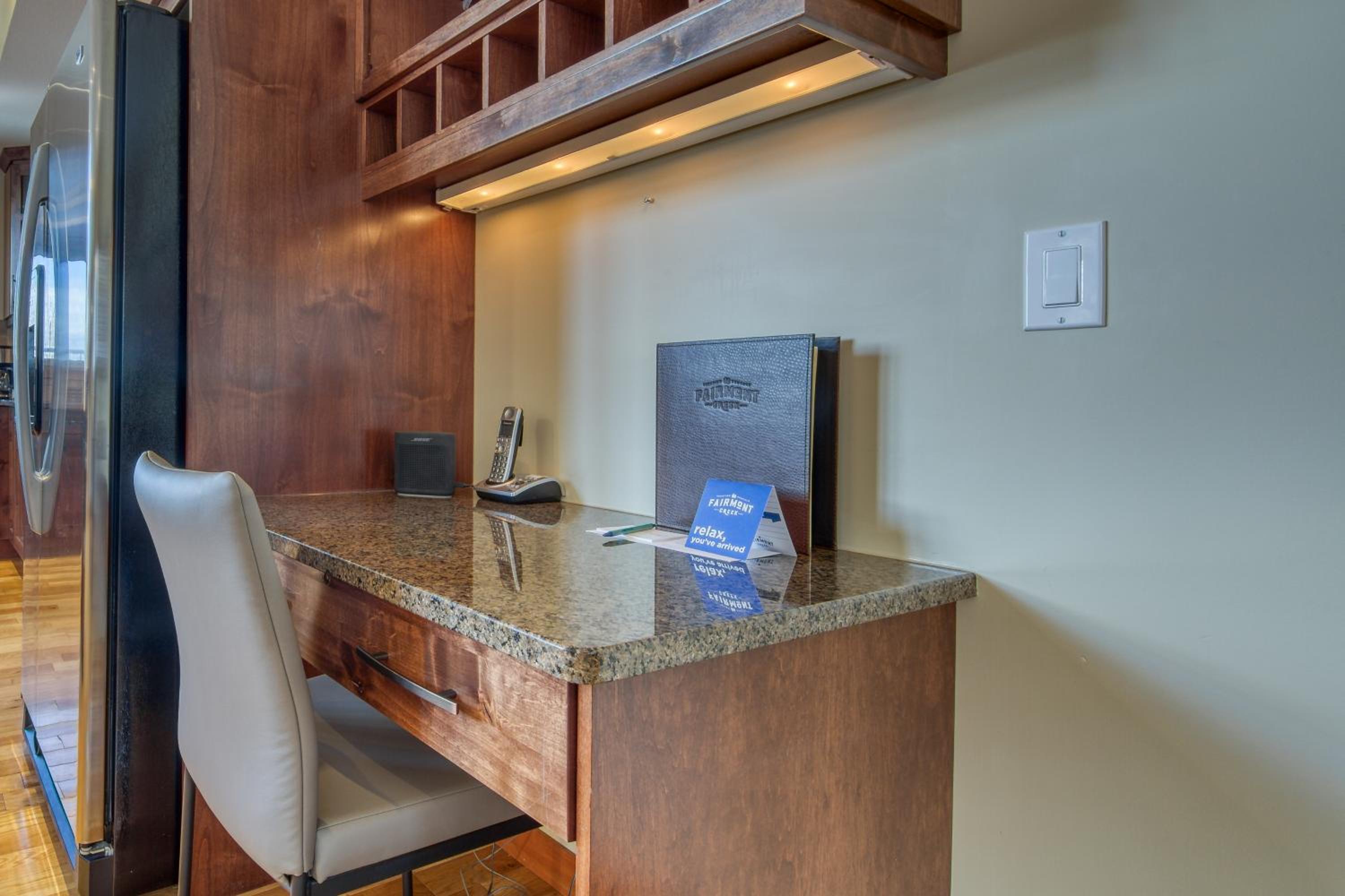 Premier Three-Bedroom Apartment - Pet Friendly photo 3