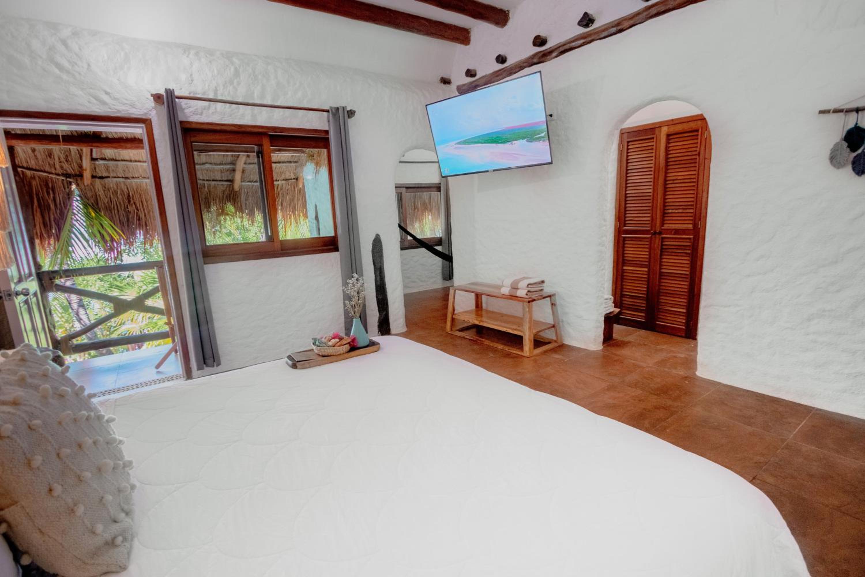 Bungalow with Garden View photo 2