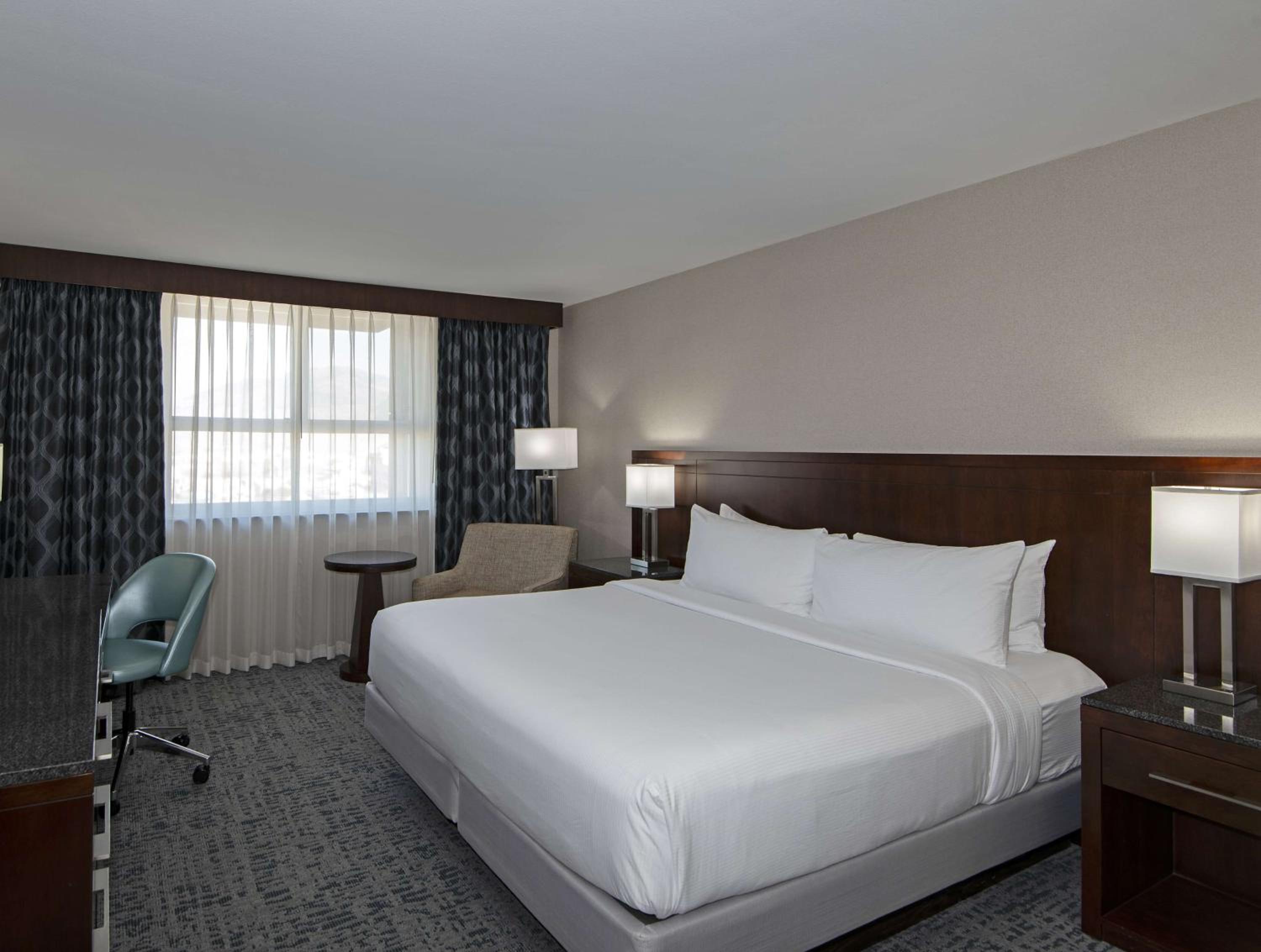 King Room - Non-Smoking - Photo 6