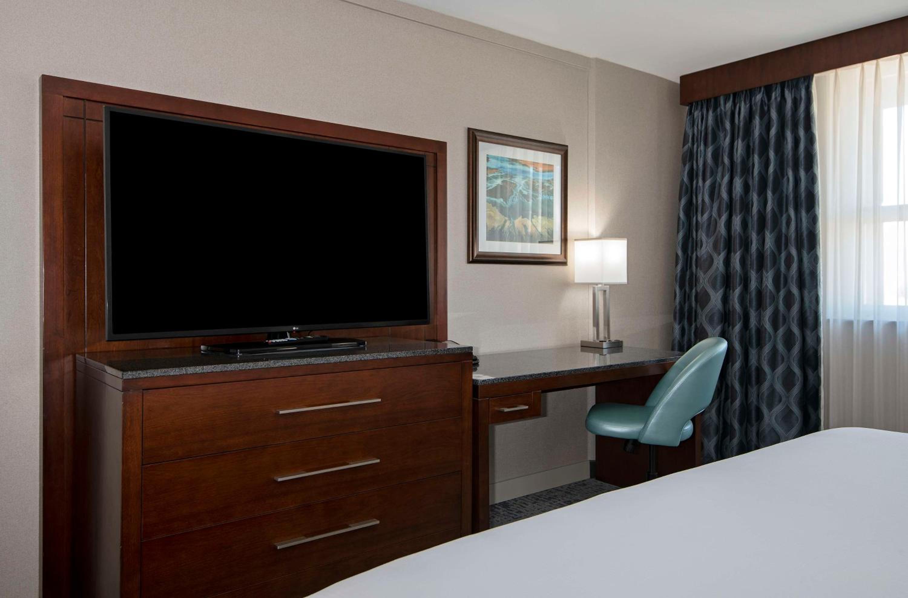 King Room - Non-Smoking - Photo 7