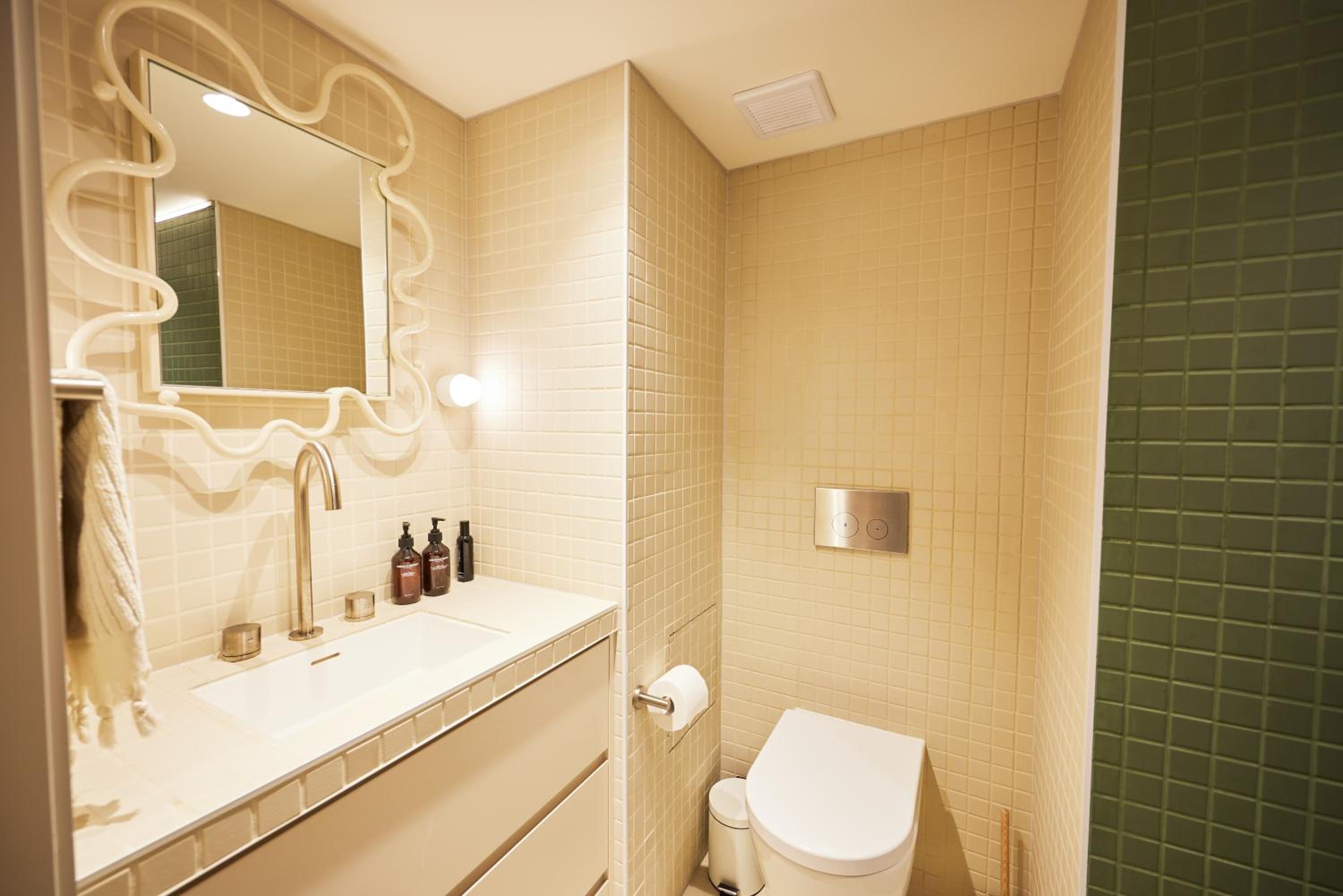 1 Bedroom Luxury Ocean View Apartment photo 3