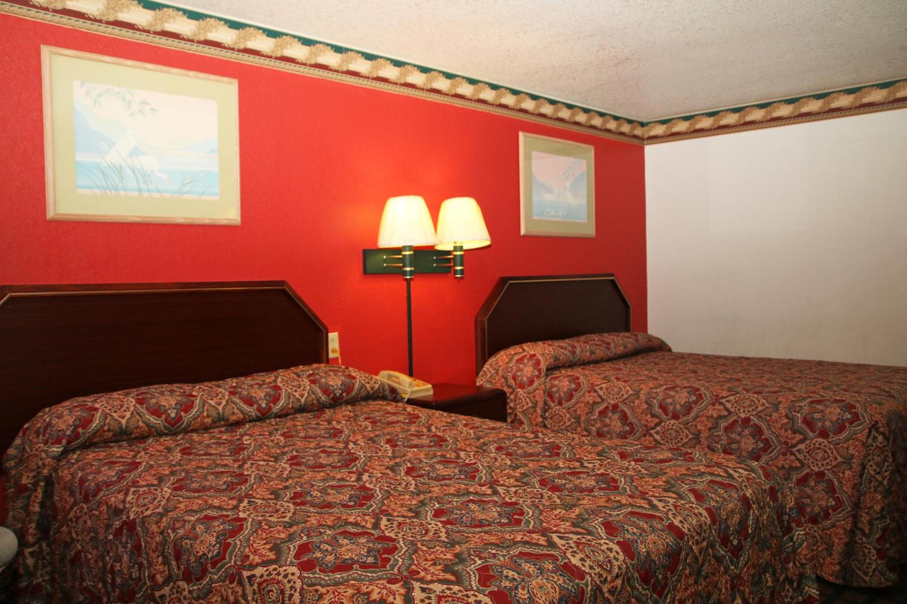 Standard Queen Room with Two Queen Beds photo 1