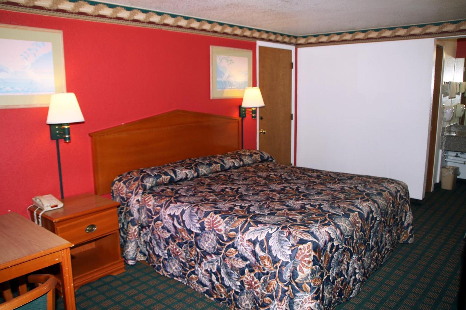King Room - Non-Smoking photo 1