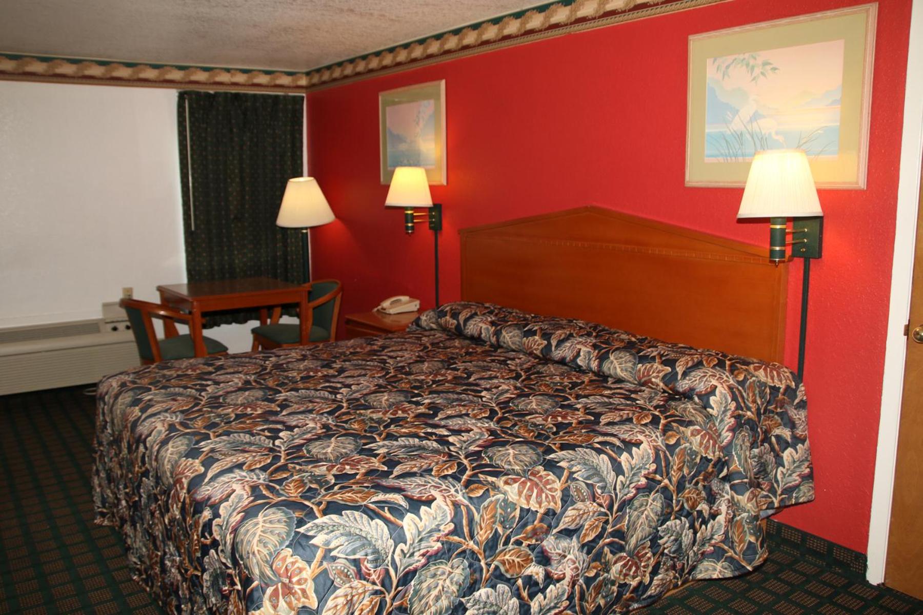 King Room - Non-Smoking photo 2