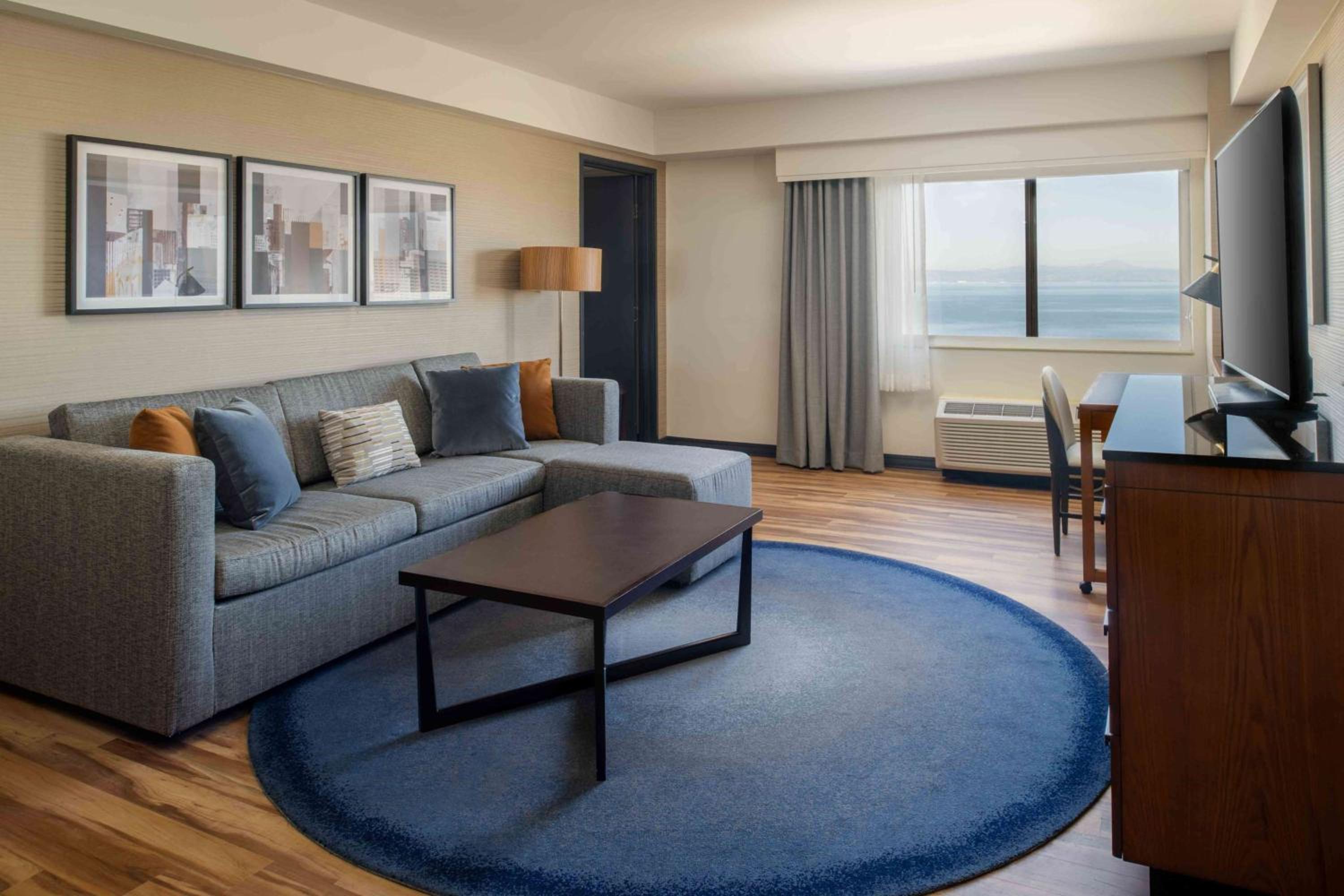 King Suite - Photo 2